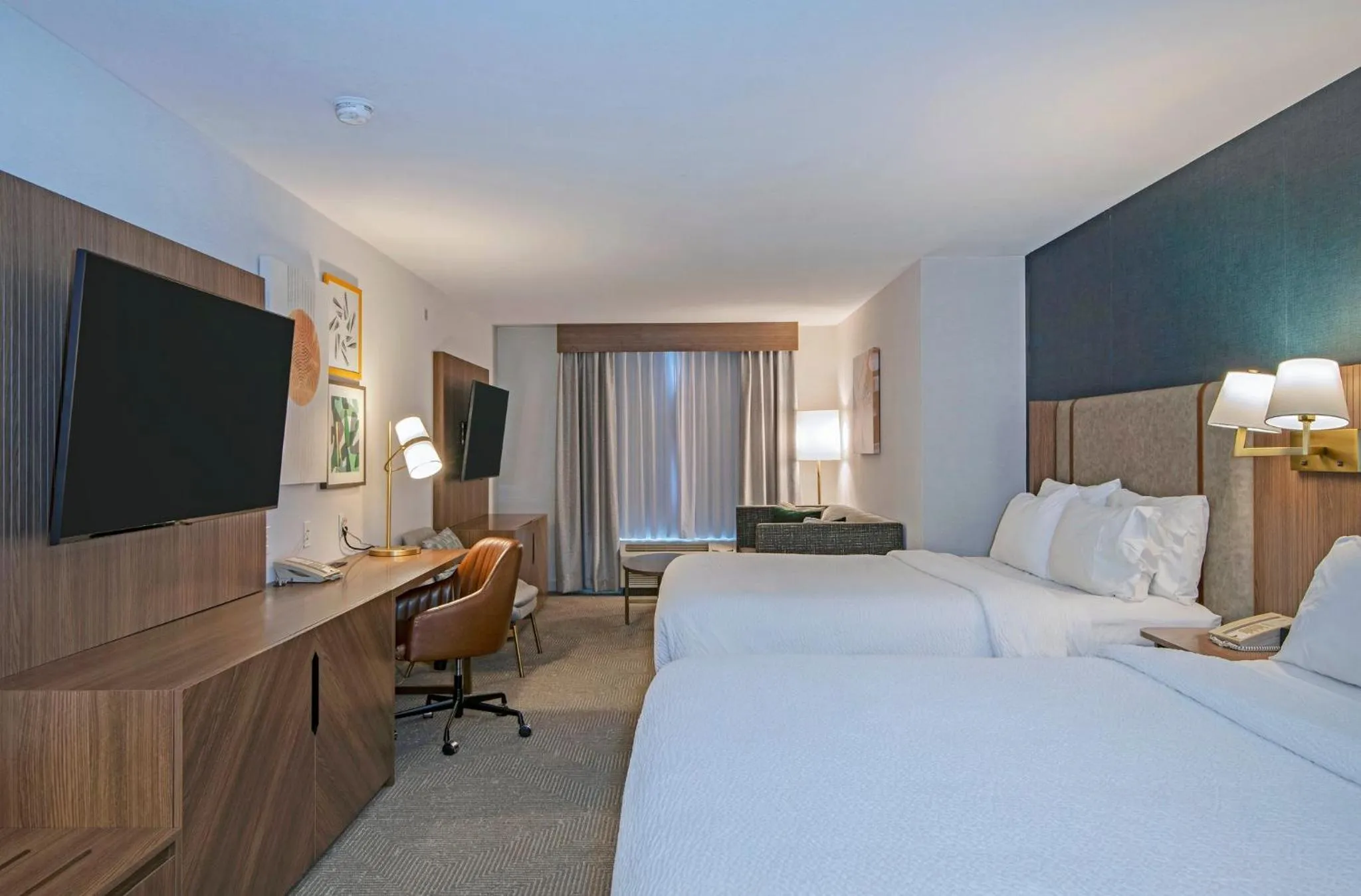 Photo of the whole room, Bed in Holiday Inn Hotel and Suites-Kamloops by IHG