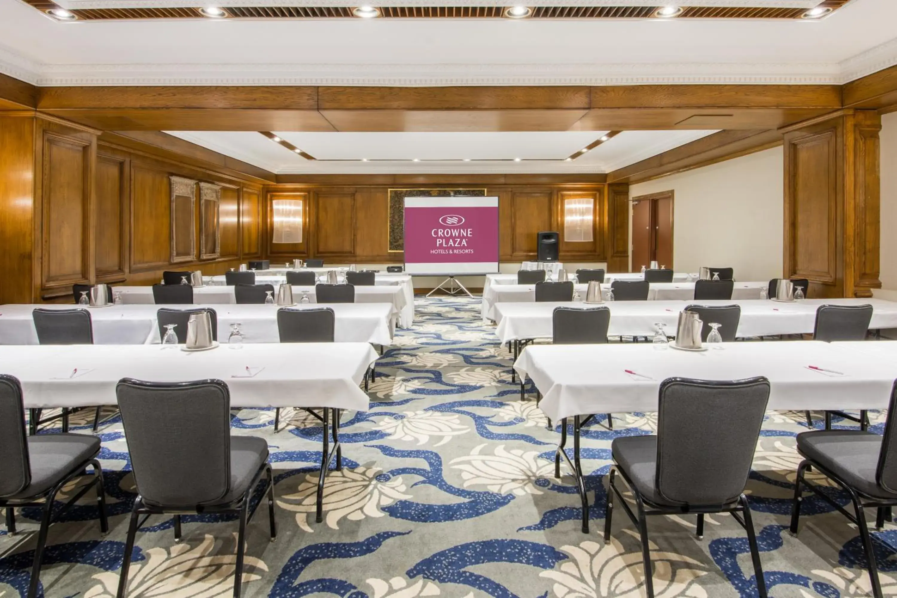 Meeting/conference room in Crowne Plaza Gatineau-Ottawa