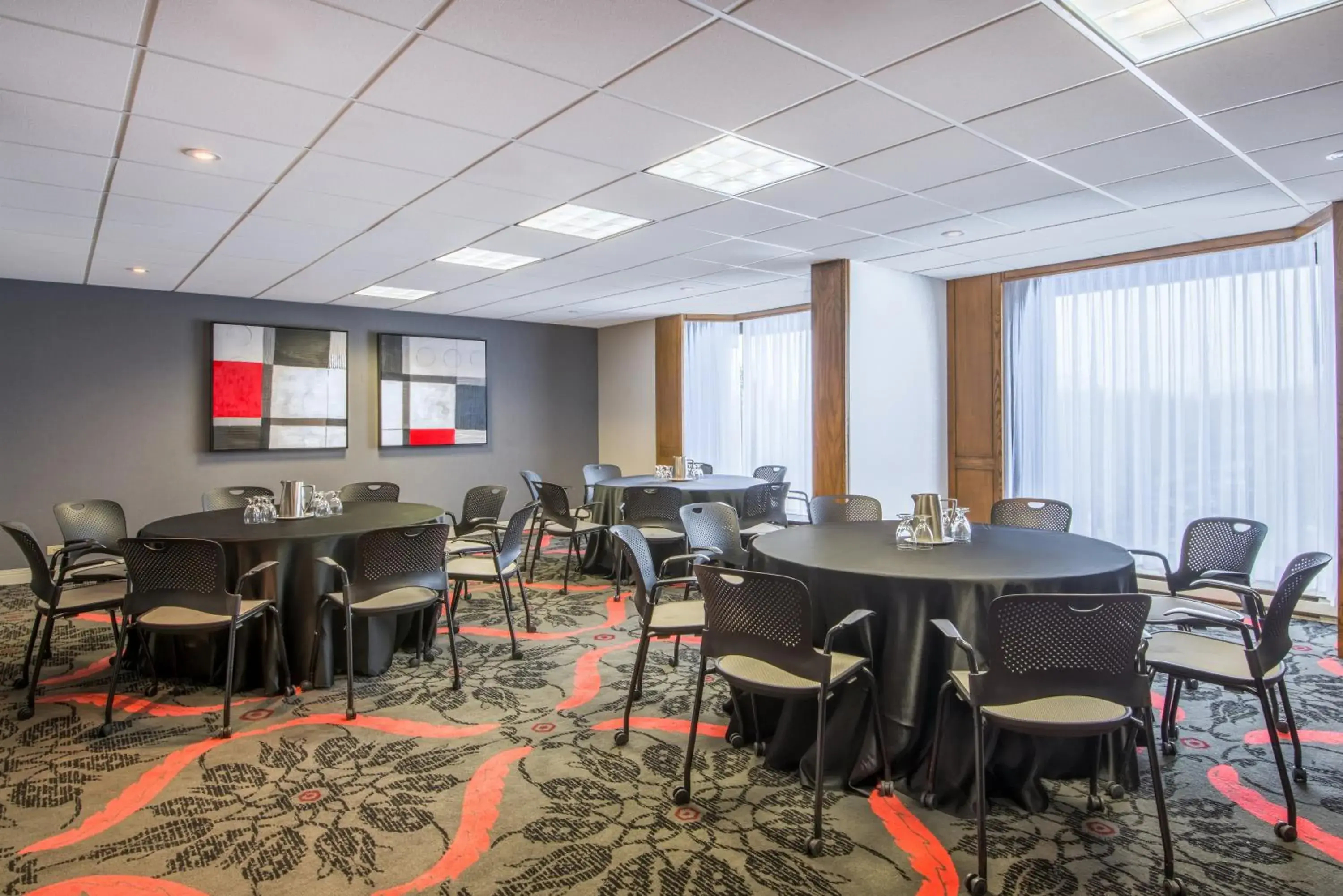 Meeting/conference room, Restaurant/Places to Eat in Crowne Plaza Gatineau-Ottawa
