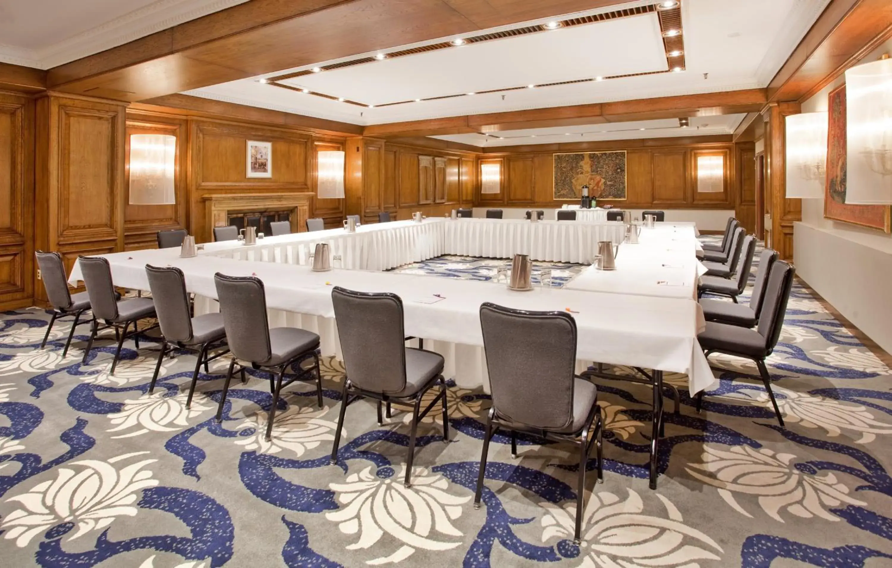 Meeting/conference room in Crowne Plaza Gatineau-Ottawa