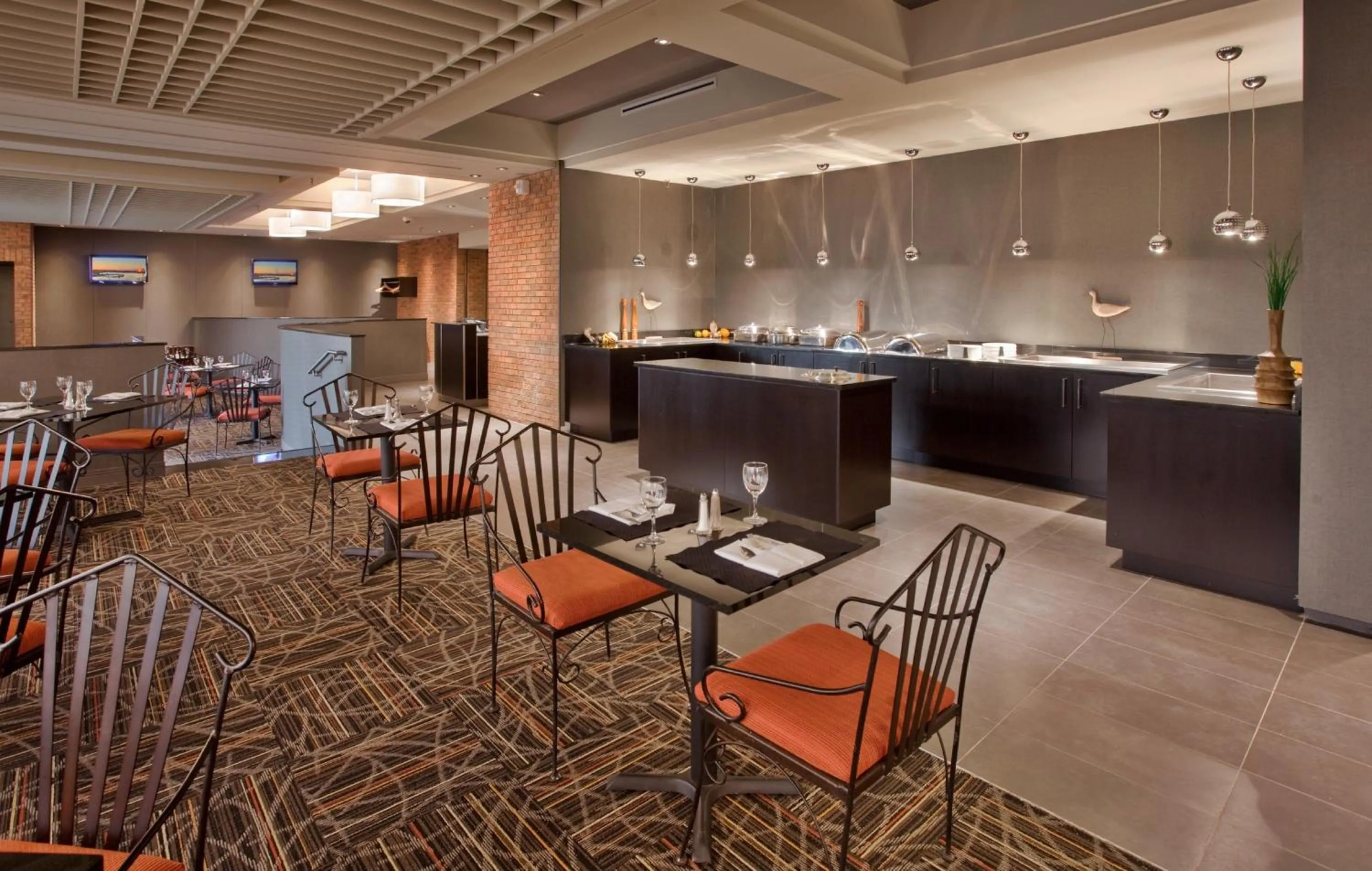 Restaurant/places to eat in Hotel Chateauneuf Gatineau-Ottawa