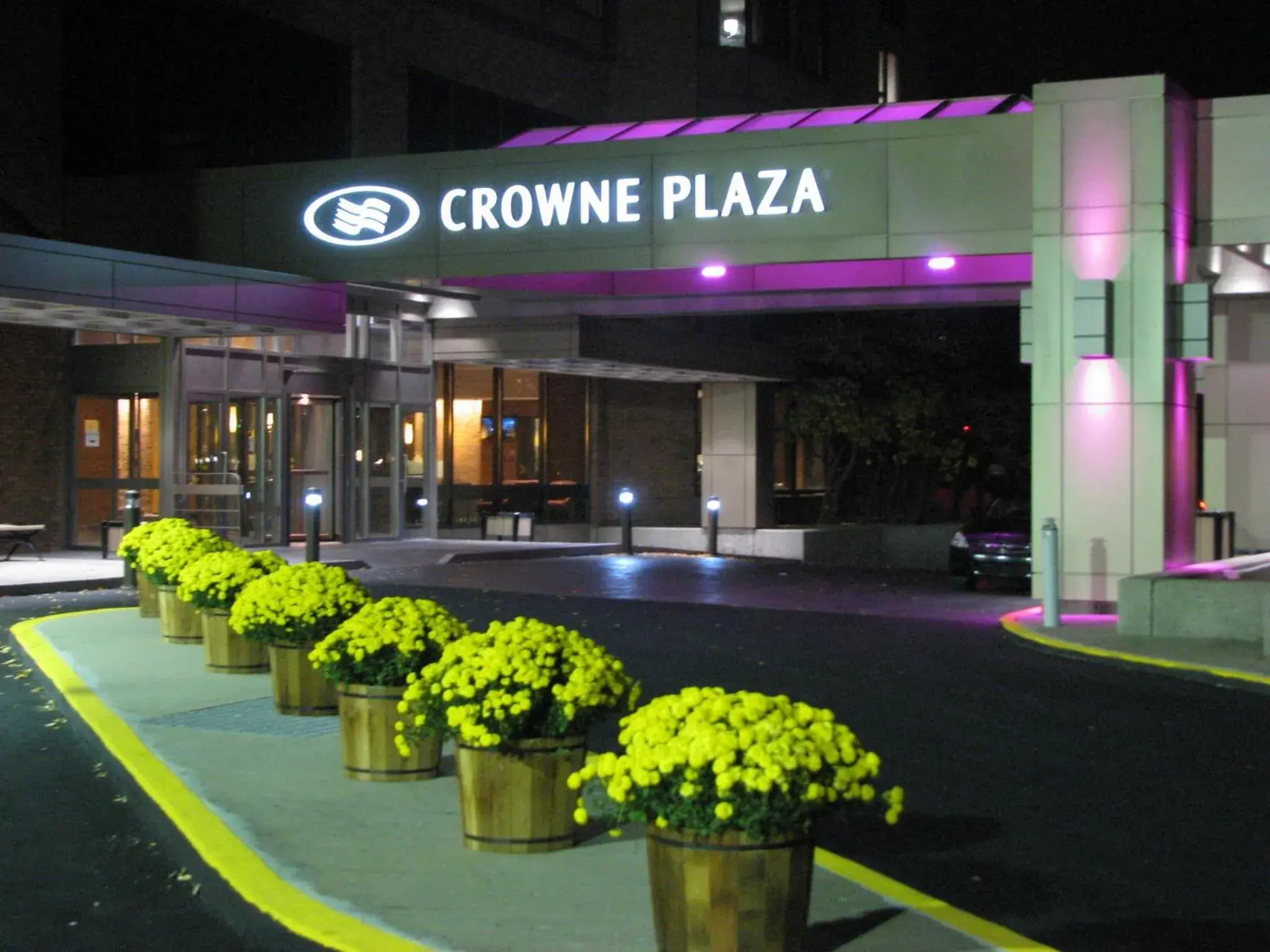 Property building in Crowne Plaza Gatineau-Ottawa