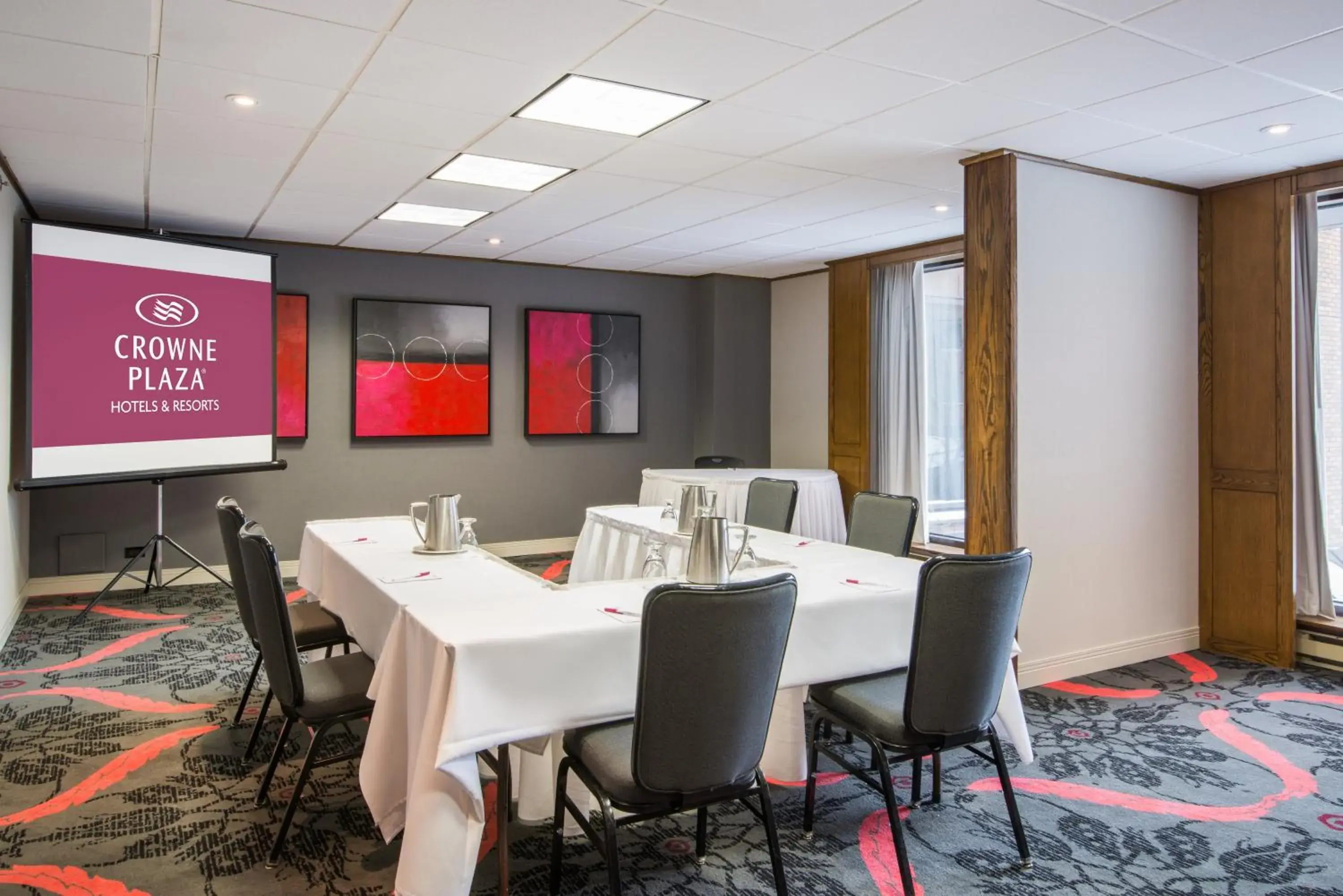 Meeting/conference room in Crowne Plaza Gatineau-Ottawa
