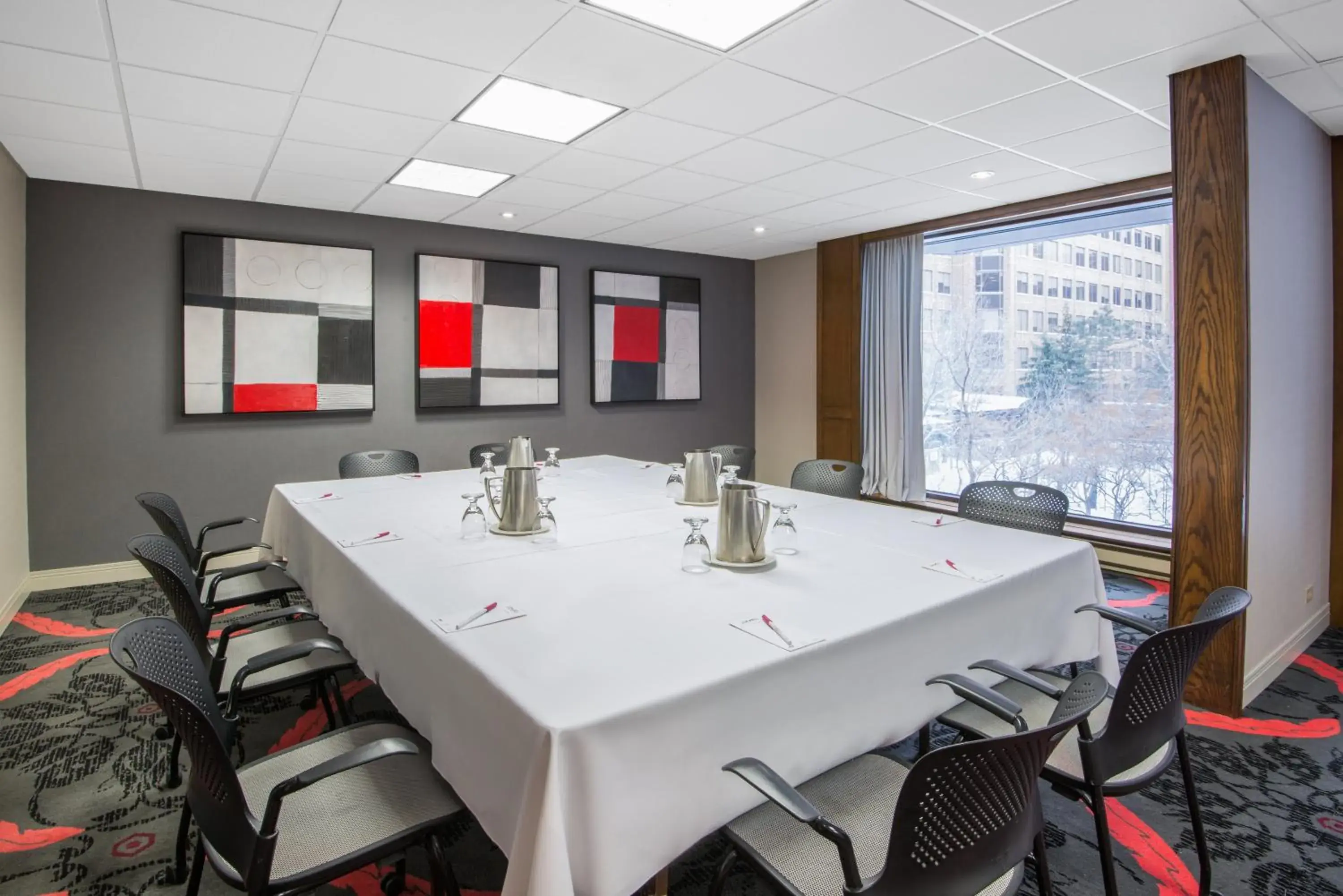 Meeting/conference room in Crowne Plaza Gatineau-Ottawa