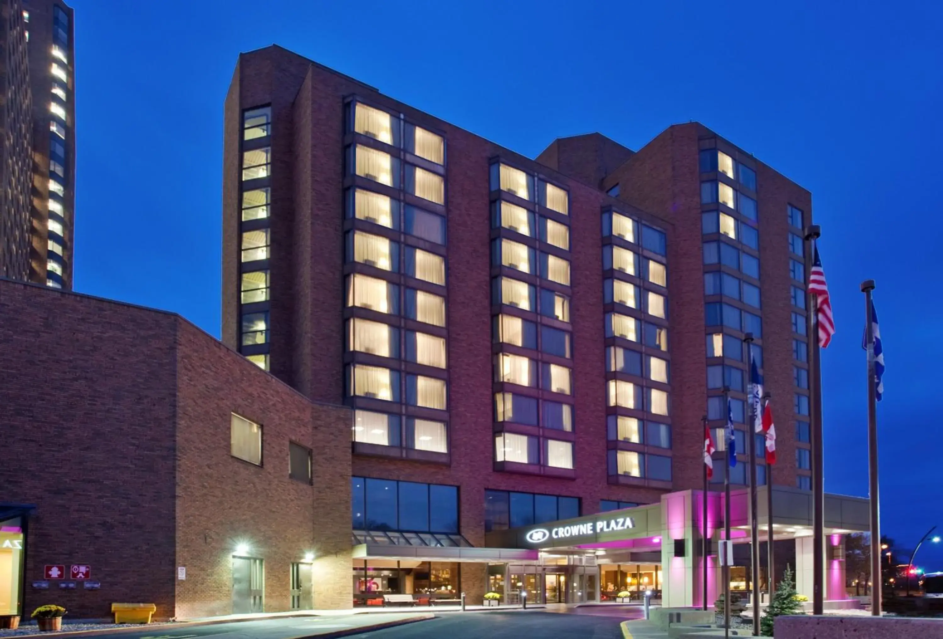 Property Building in Crowne Plaza Gatineau-Ottawa