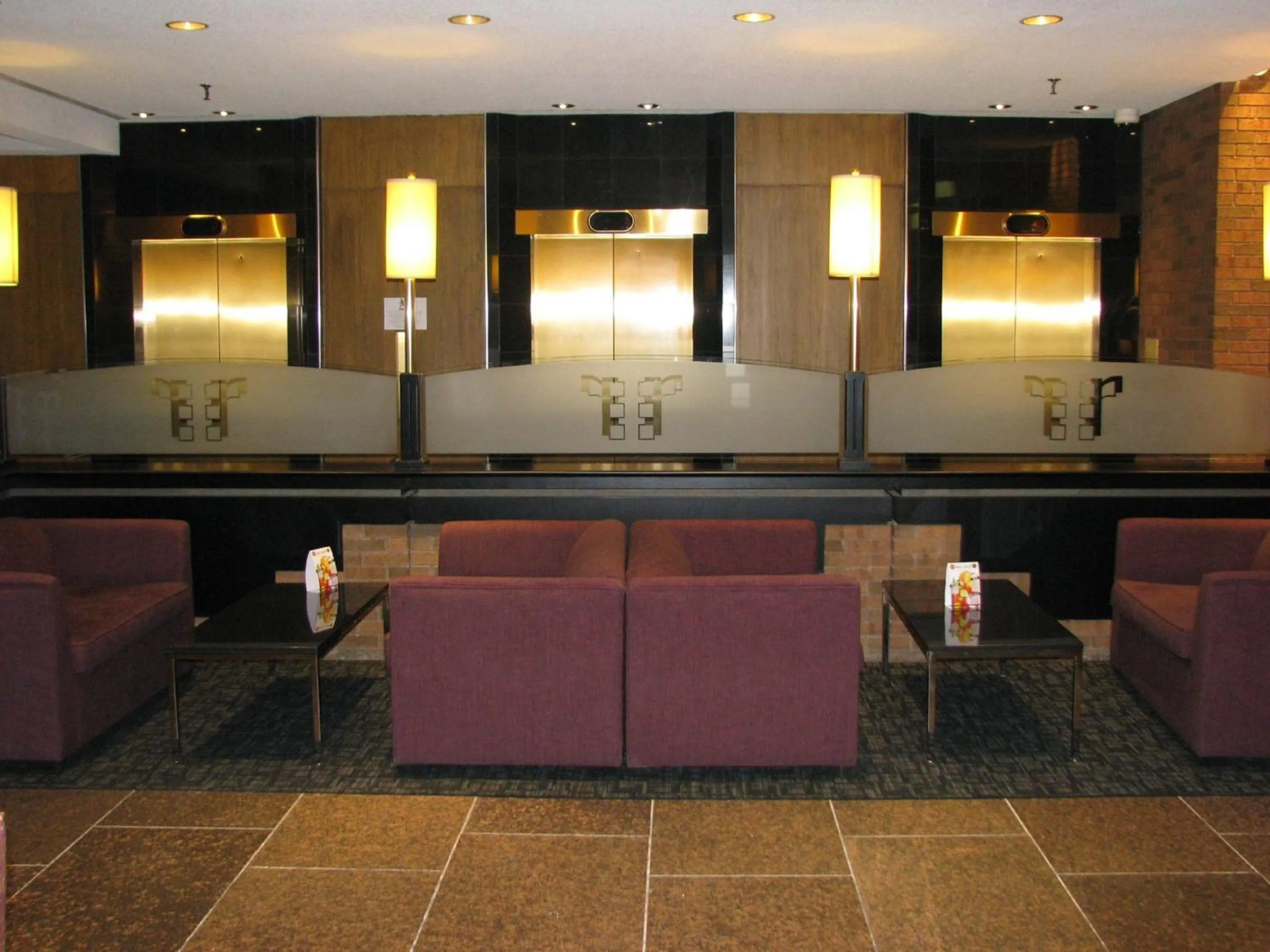 Lobby or reception in Hotel Chateauneuf Gatineau-Ottawa