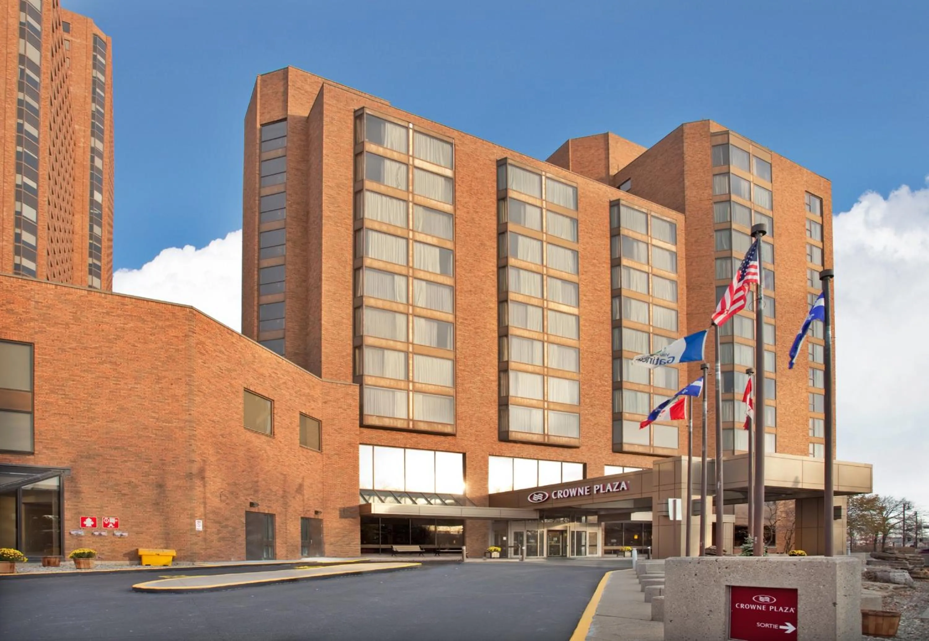 Property building in Hotel Chateauneuf Gatineau-Ottawa