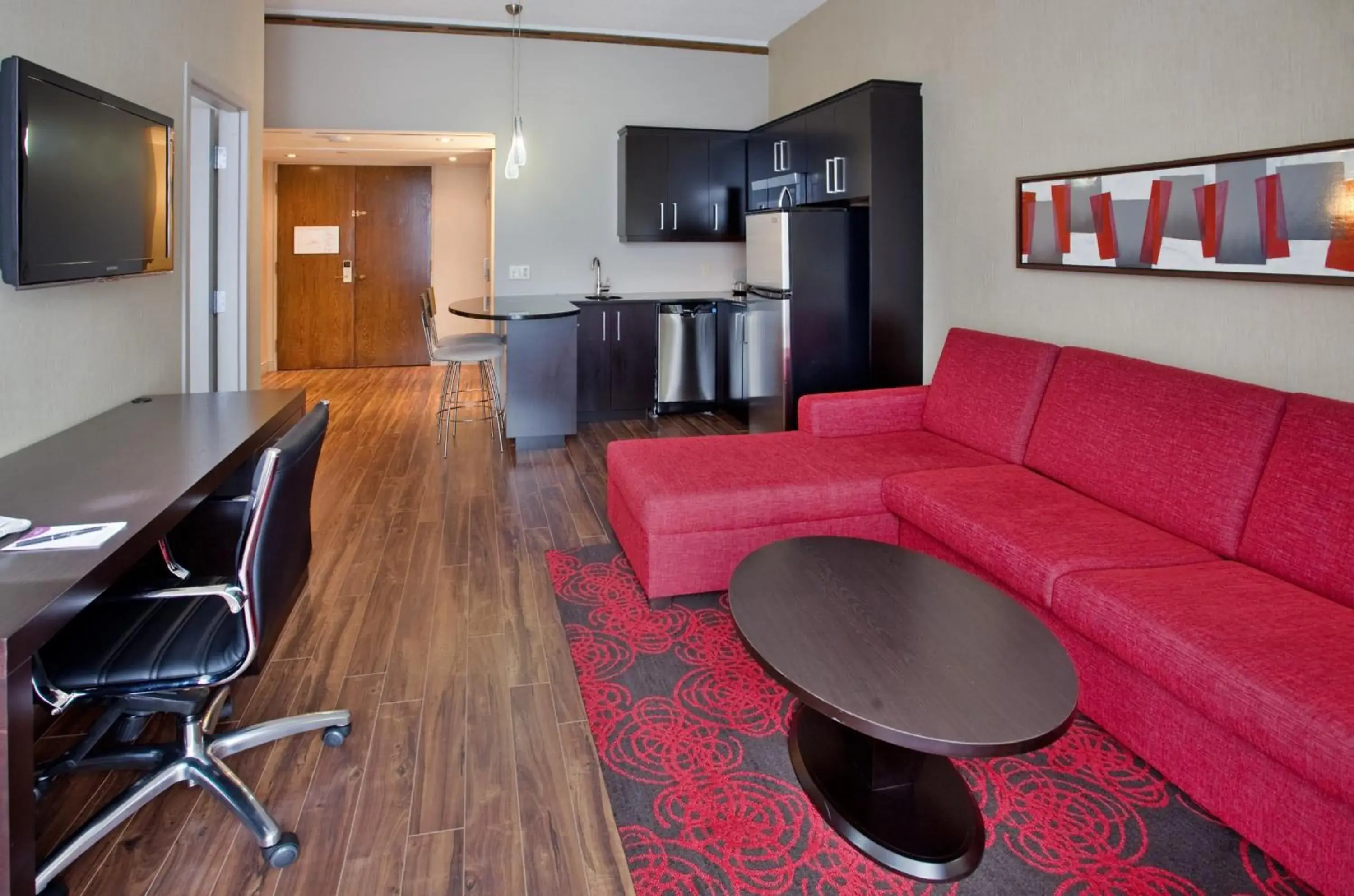 Bedroom, Seating Area in Crowne Plaza Gatineau-Ottawa