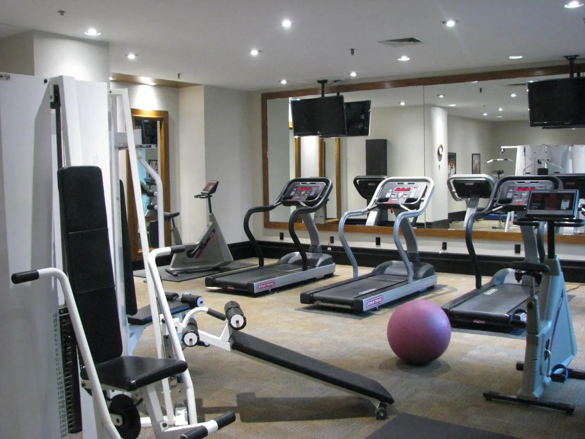 Fitness centre/facilities in Crowne Plaza Gatineau-Ottawa