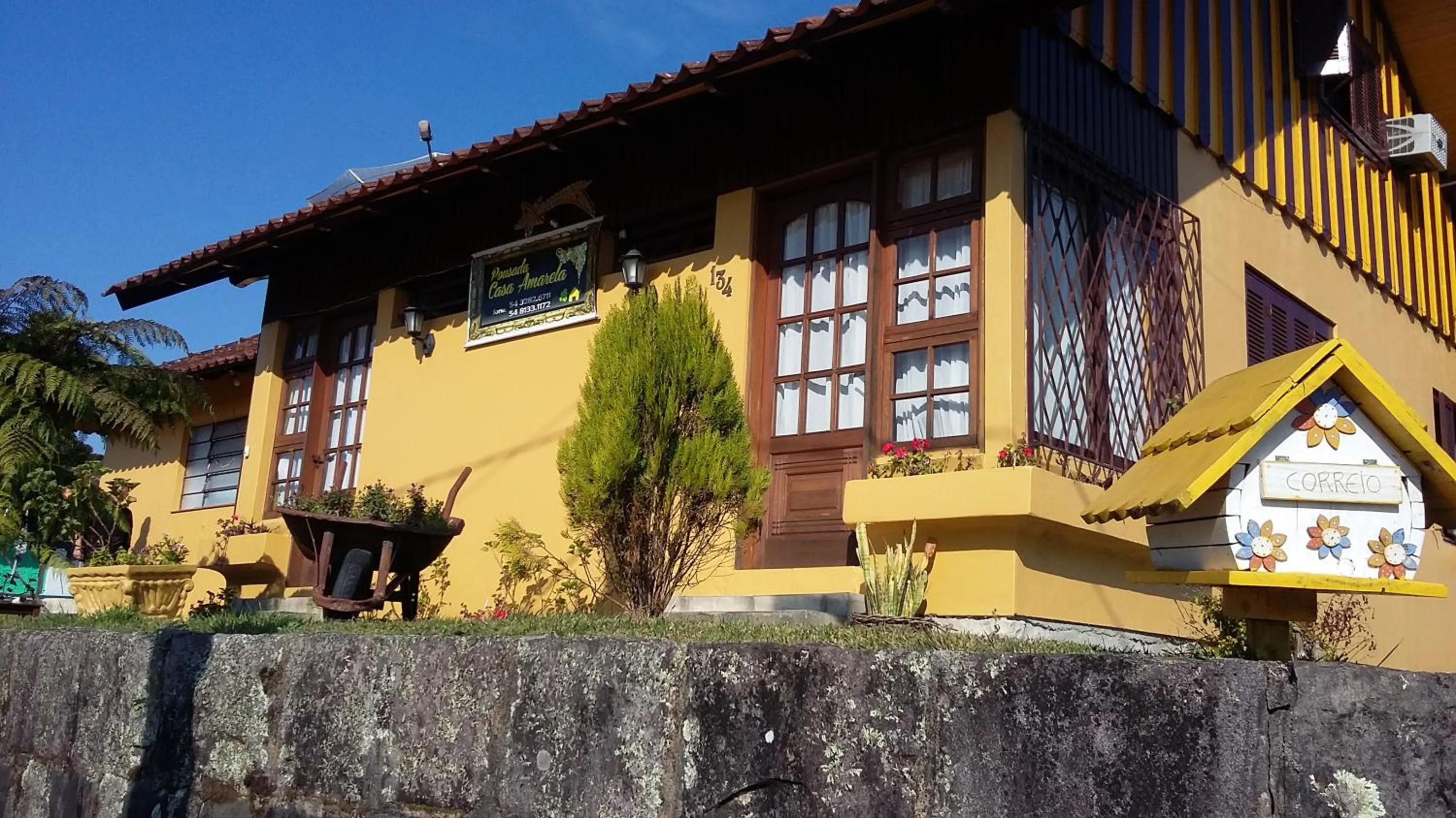 Property building in Pousada Casa Amarela