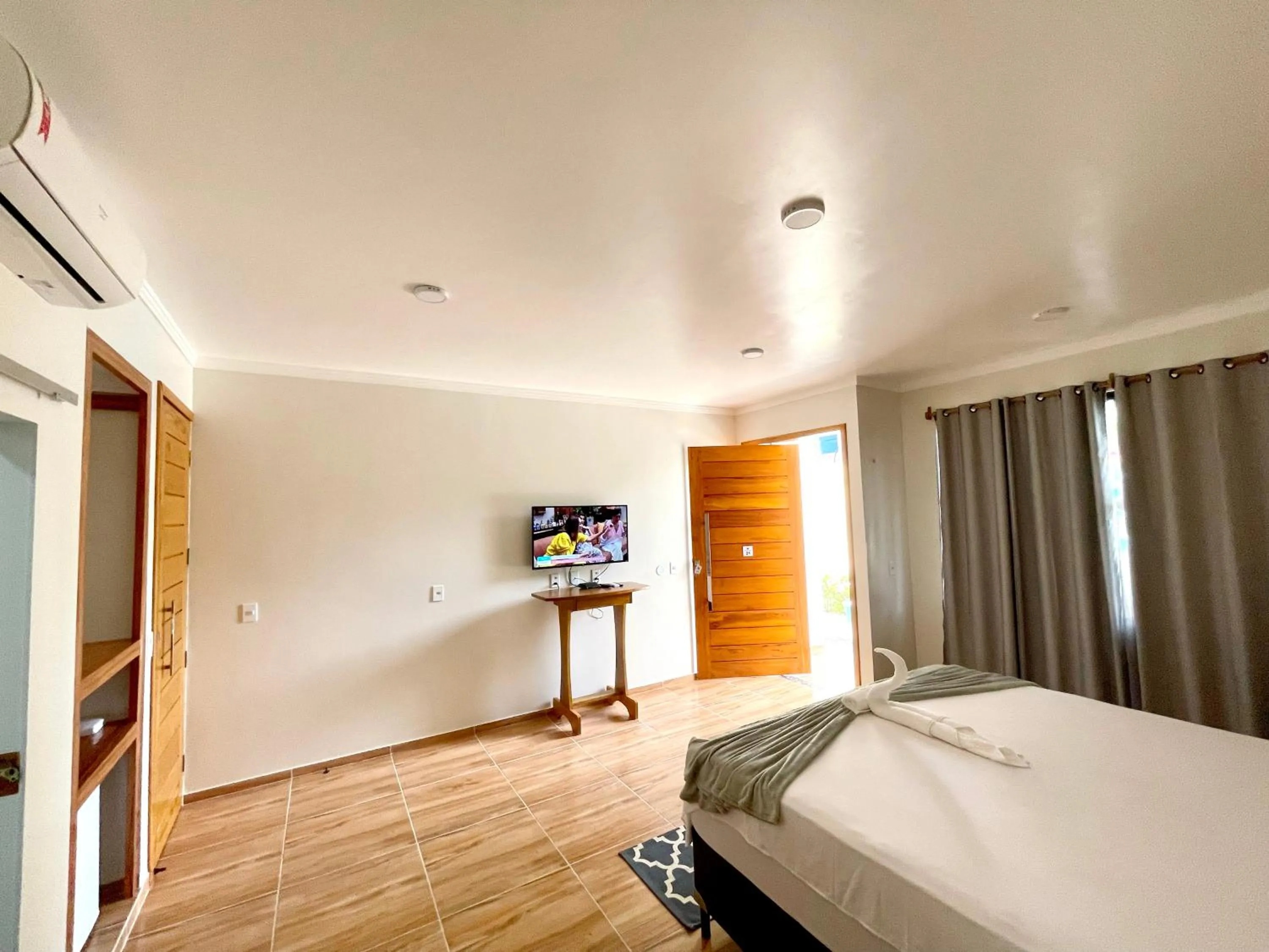 Property building, Bed in Pousada e Restaurante Paraíso Natural