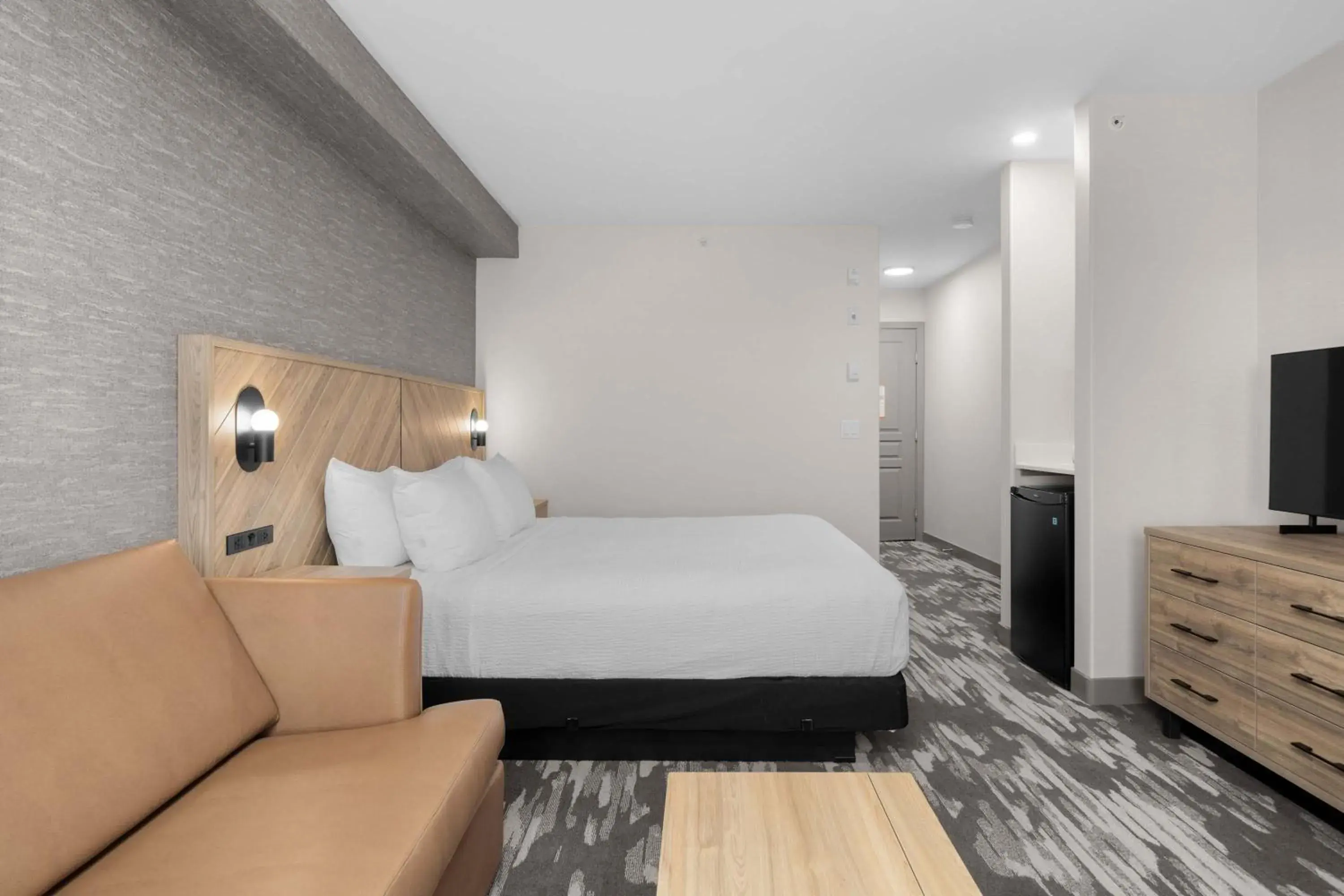 Photo of the whole room, Bed in Sandman Hotel Calgary Airport Photo of the whole room, Bed in Sandman Hotel Calgary Airport