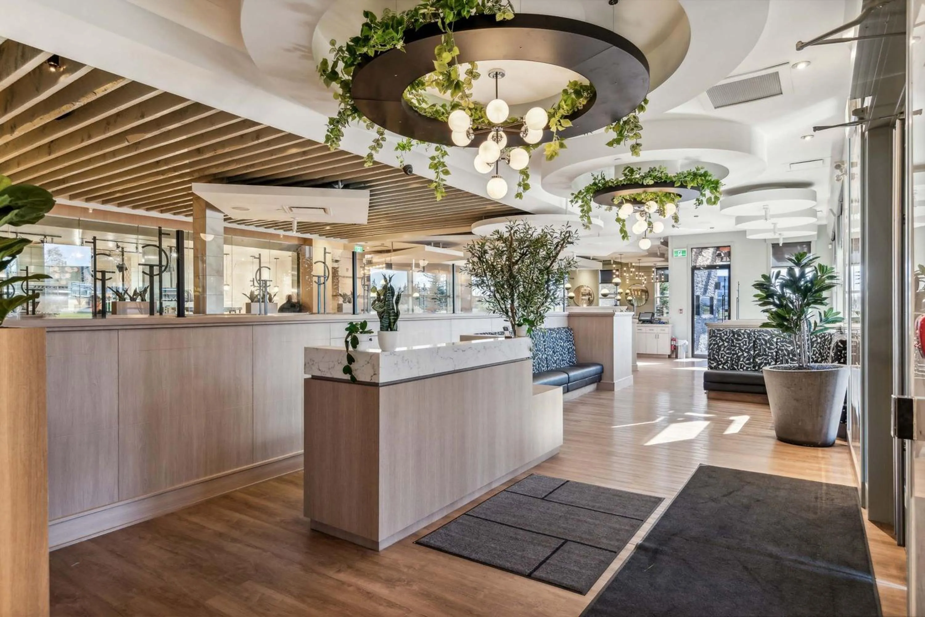 Restaurant/places to eat in Sandman Hotel Calgary Airport