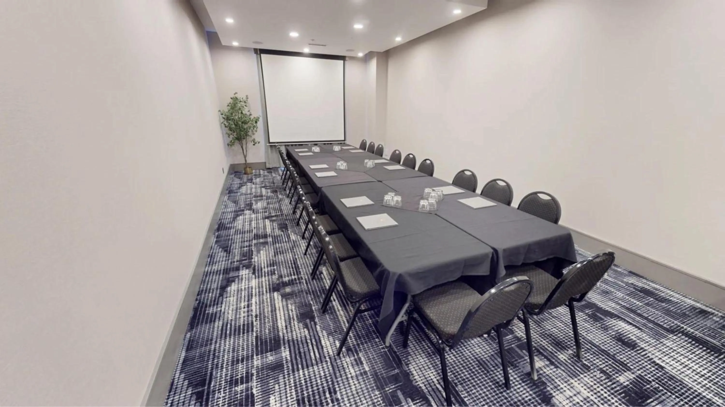 Meeting/conference room in Sandman Hotel Calgary Airport