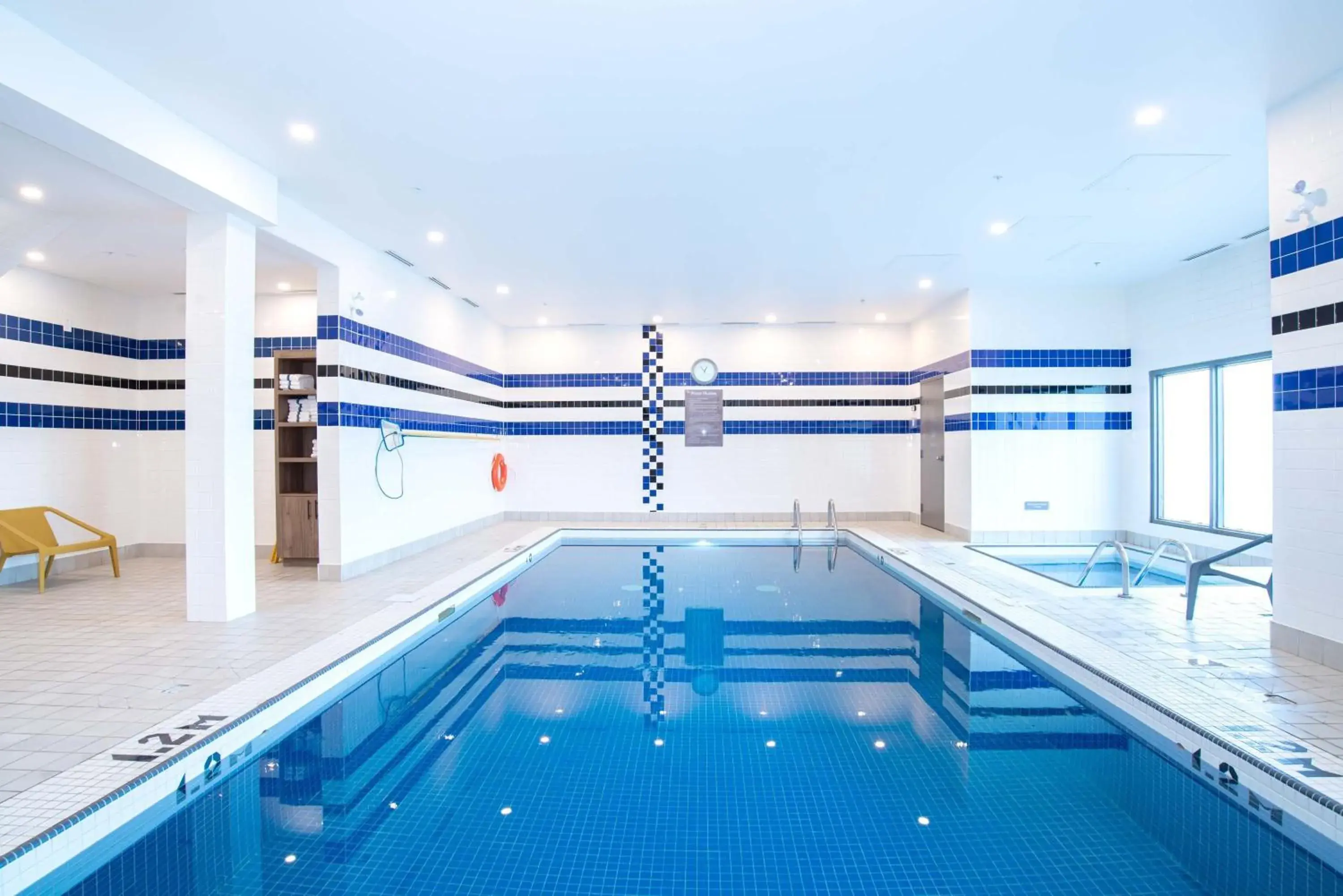 Swimming pool in Sandman Hotel Calgary Airport Swimming pool in Sandman Hotel Calgary Airport