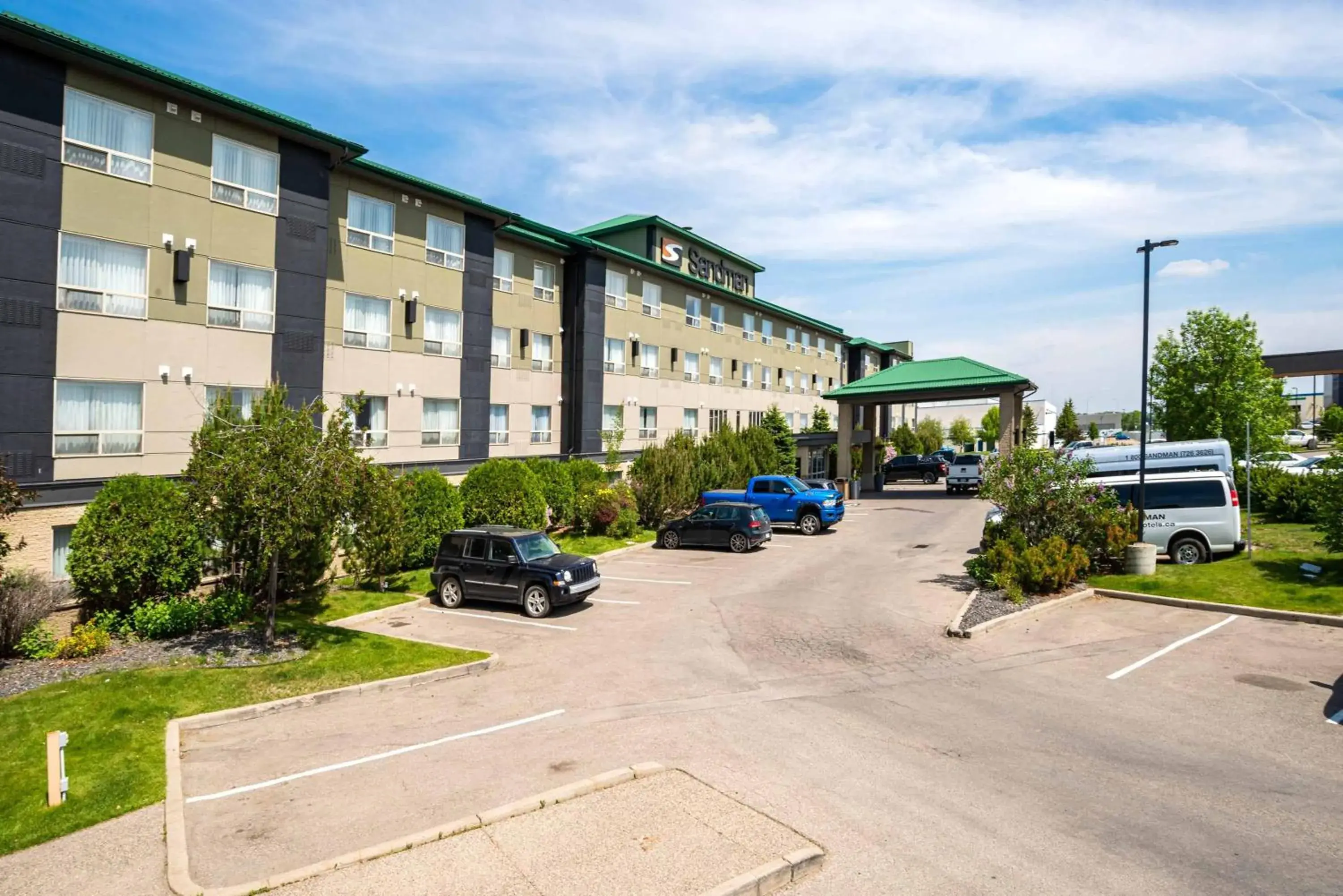 Property building in Sandman Hotel Calgary Airport Property building in Sandman Hotel Calgary Airport