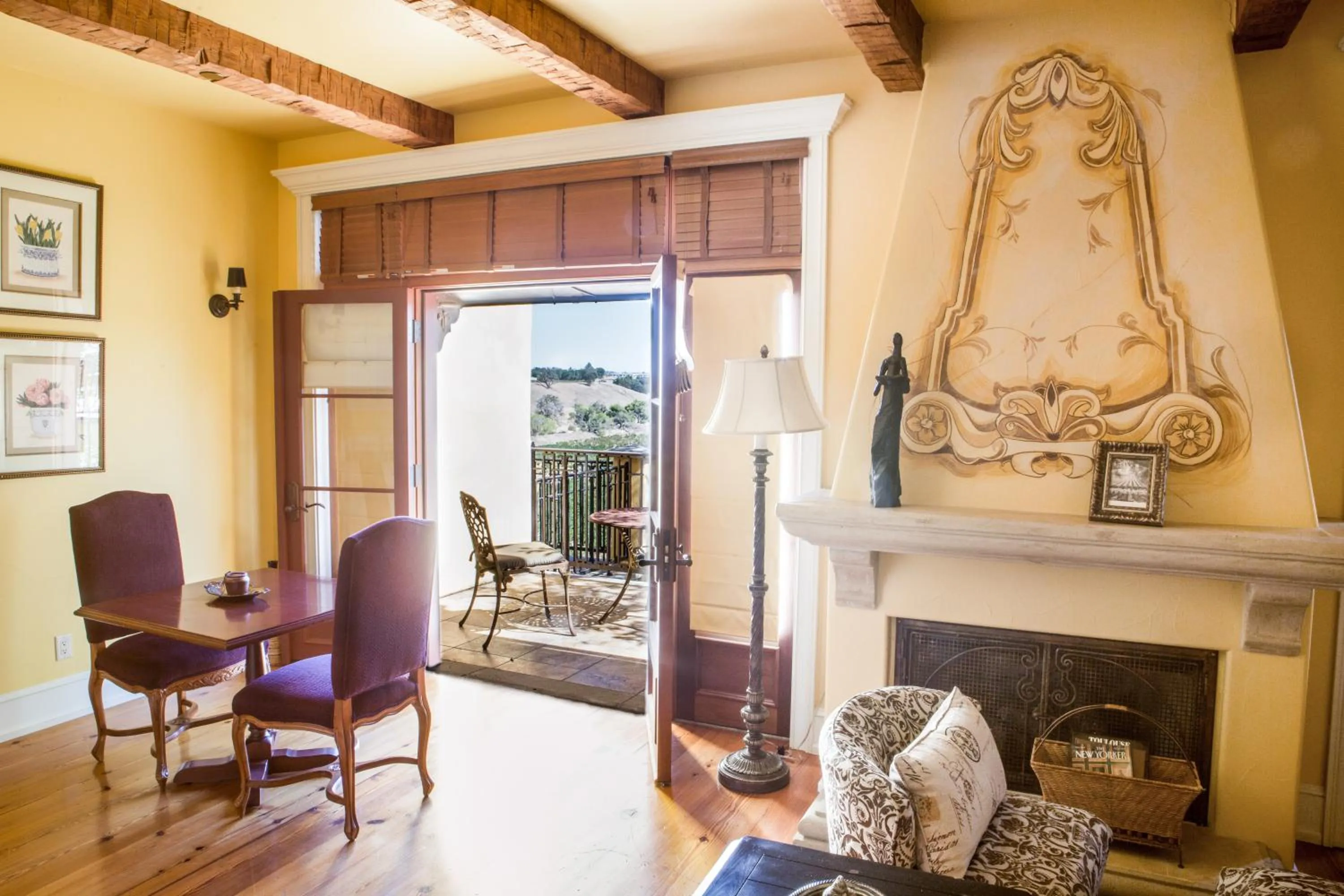 Living room in CaliPaso Winery & Villa