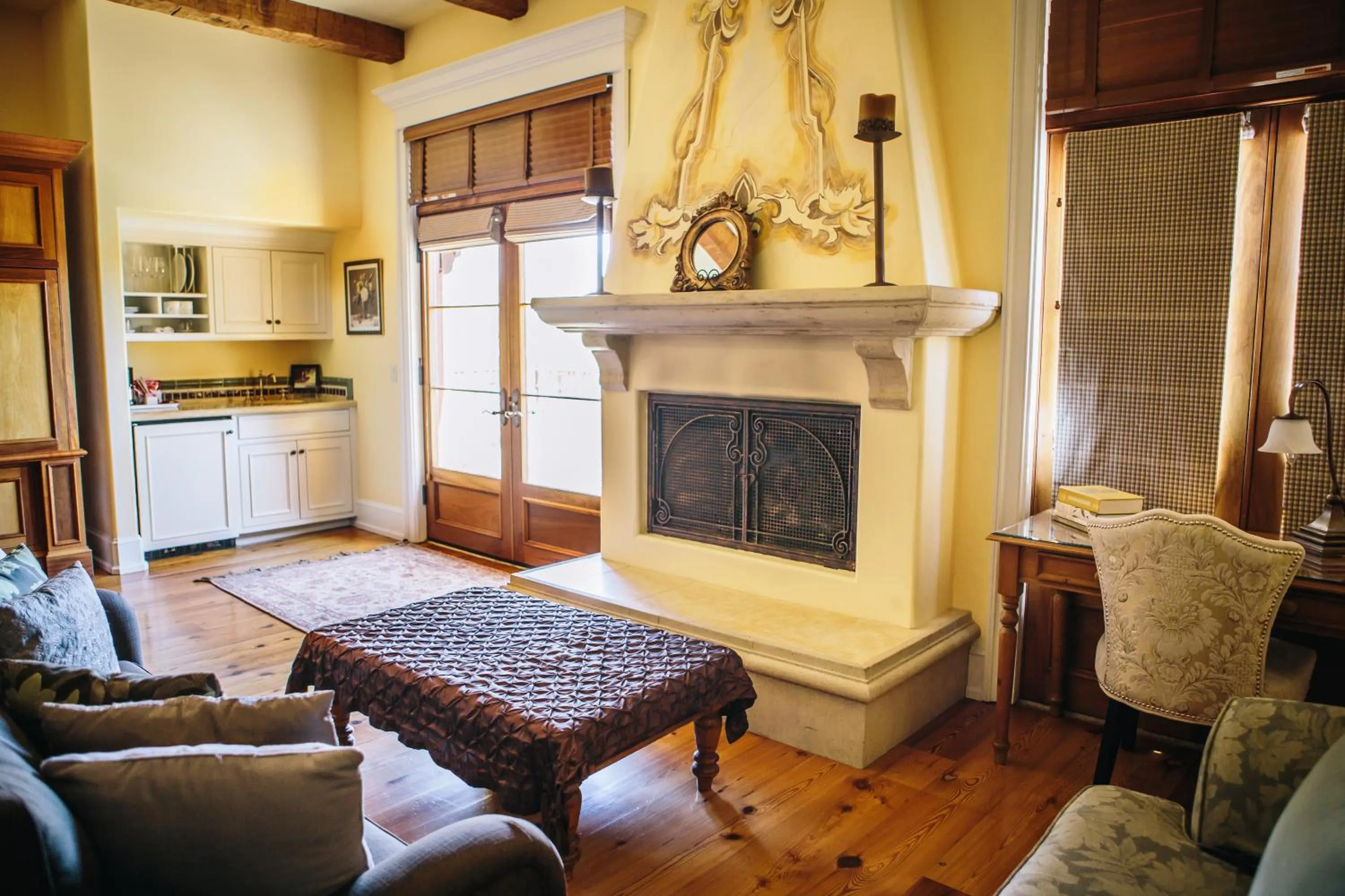 Living room in CaliPaso Winery & Villa