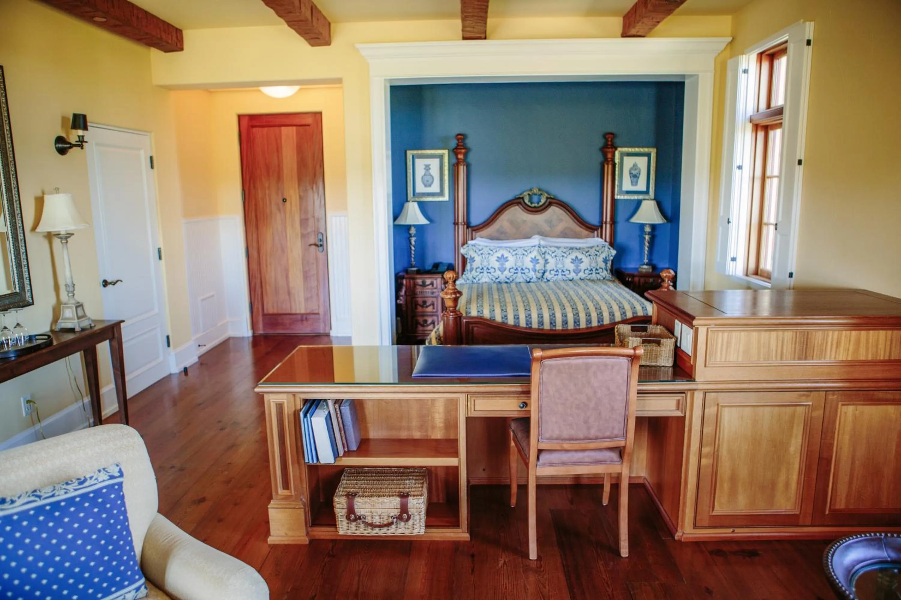 Bedroom, Bed in CaliPaso Winery & Villa