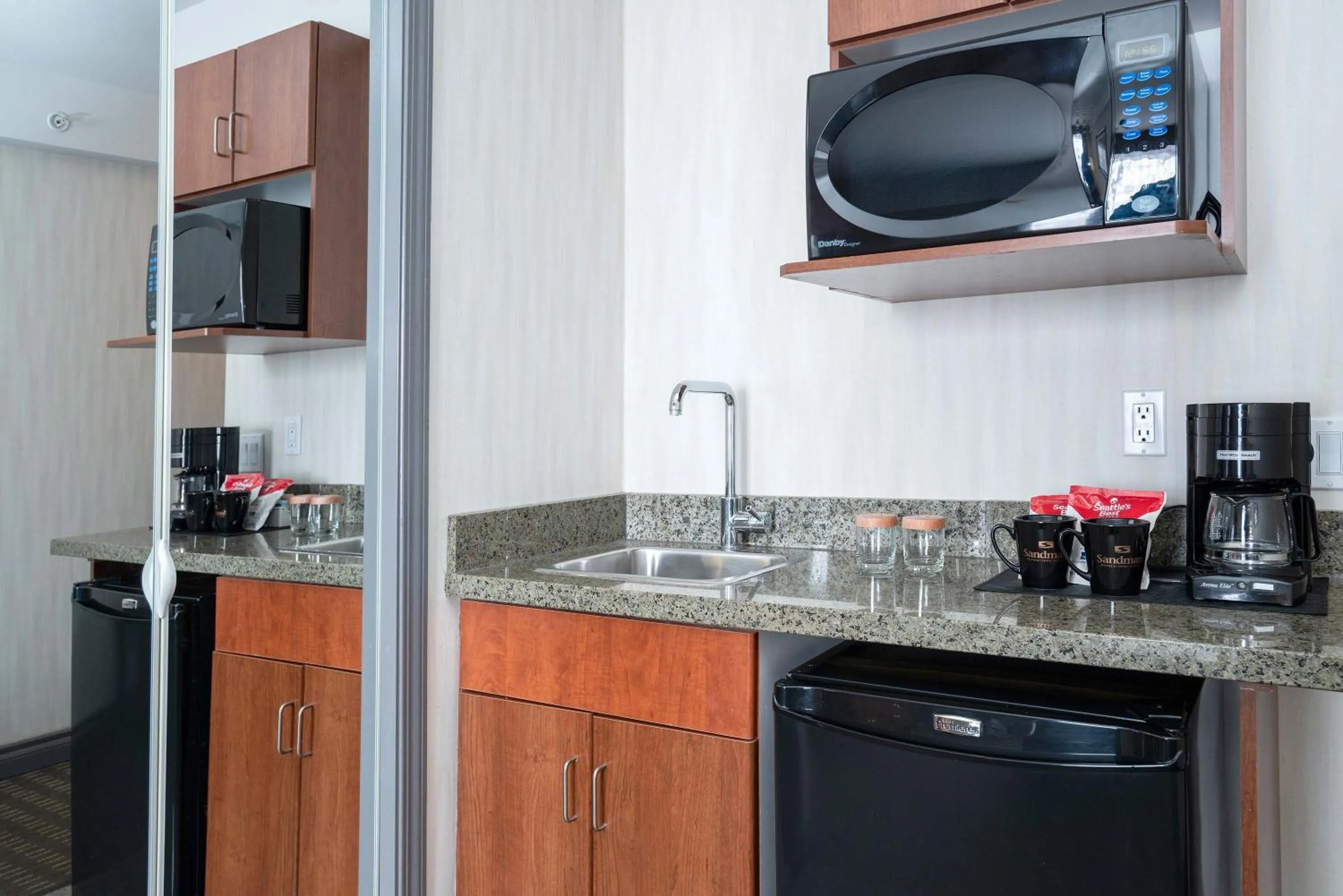Kitchen or kitchenette in Sandman Hotel & Suites Calgary West
