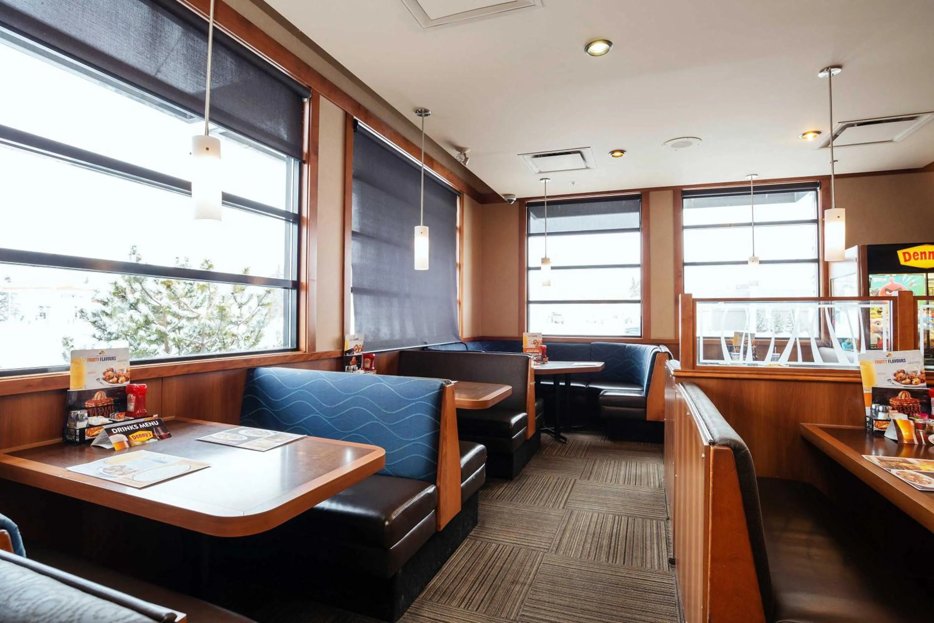 Restaurant/places to eat in Sandman Hotel & Suites Calgary West