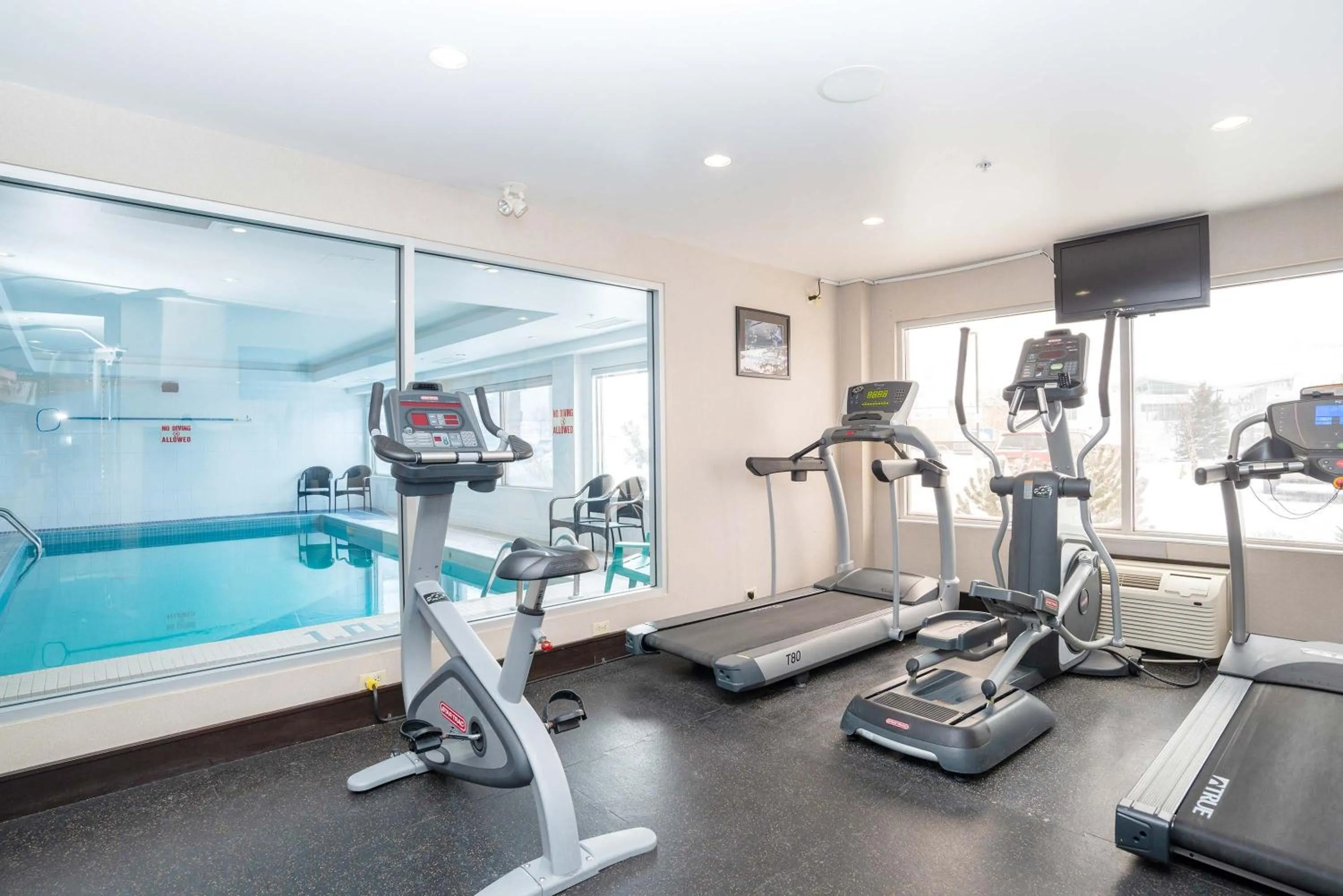Fitness centre/facilities in Sandman Hotel & Suites Calgary West