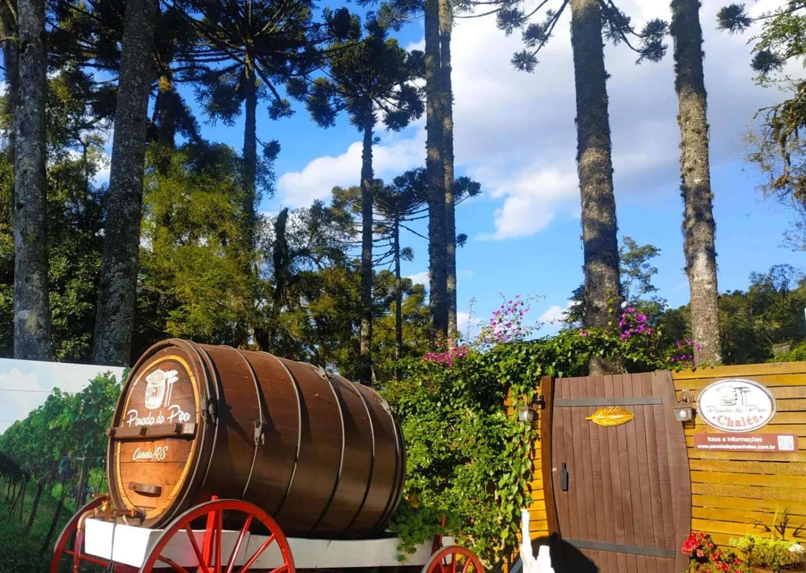 Facade/entrance in Chalé Temático em Pipa de Vinho - Parada da Pipa Chalés
