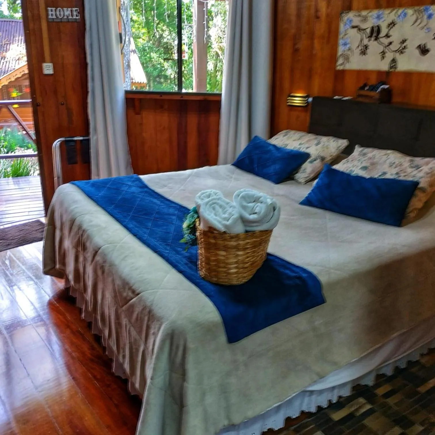 Photo of the whole room, Bed in Chalé Temático em Pipa de Vinho - Parada da Pipa Chalés