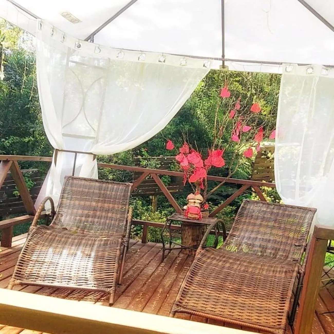 Seating area in Chalé Temático em Pipa de Vinho - Parada da Pipa Chalés