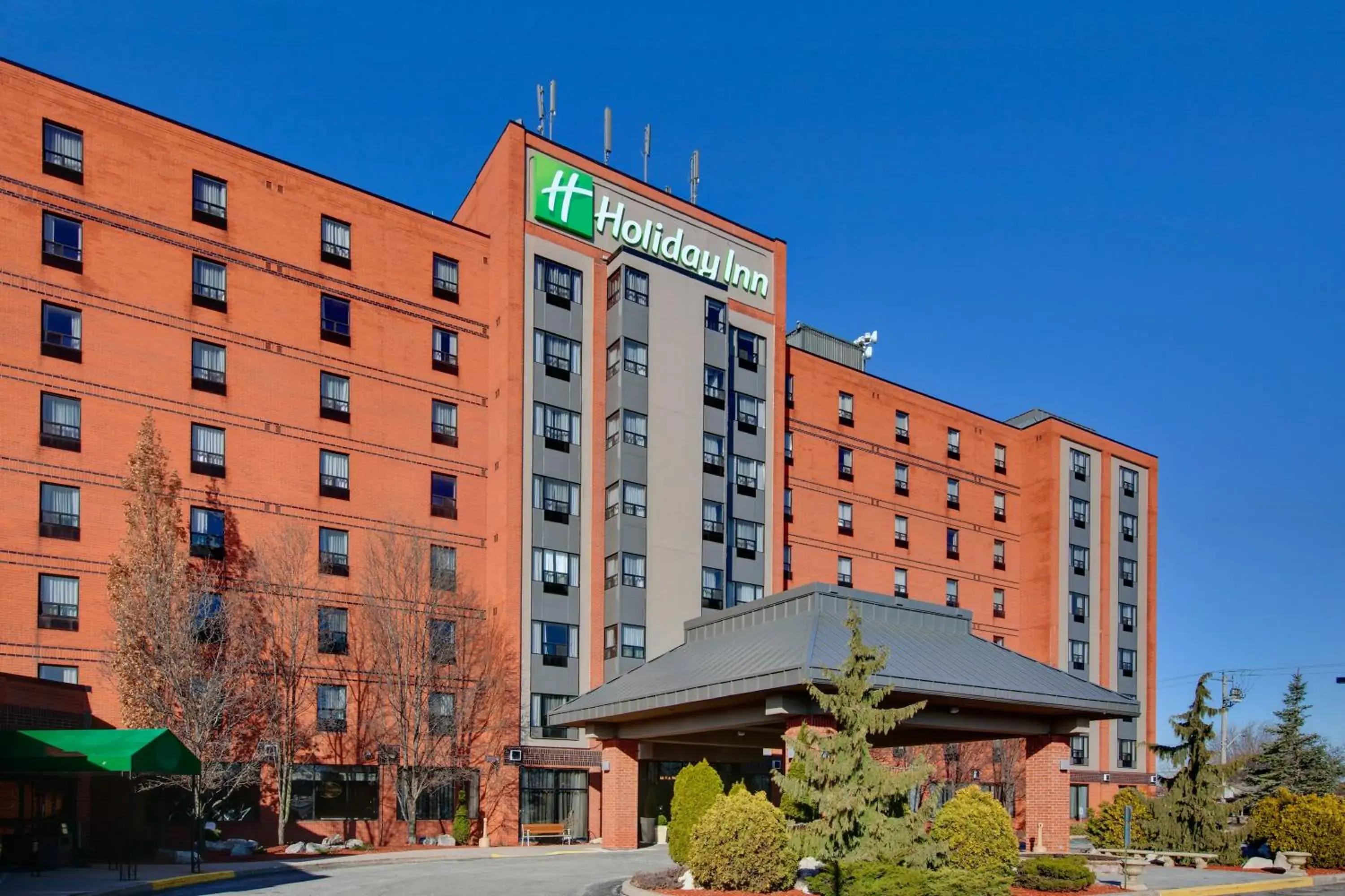 Property building in Holiday Inn Windsor - Ambassador Bridge by IHG Property building in Holiday Inn Windsor - Ambassador Bridge by IHG