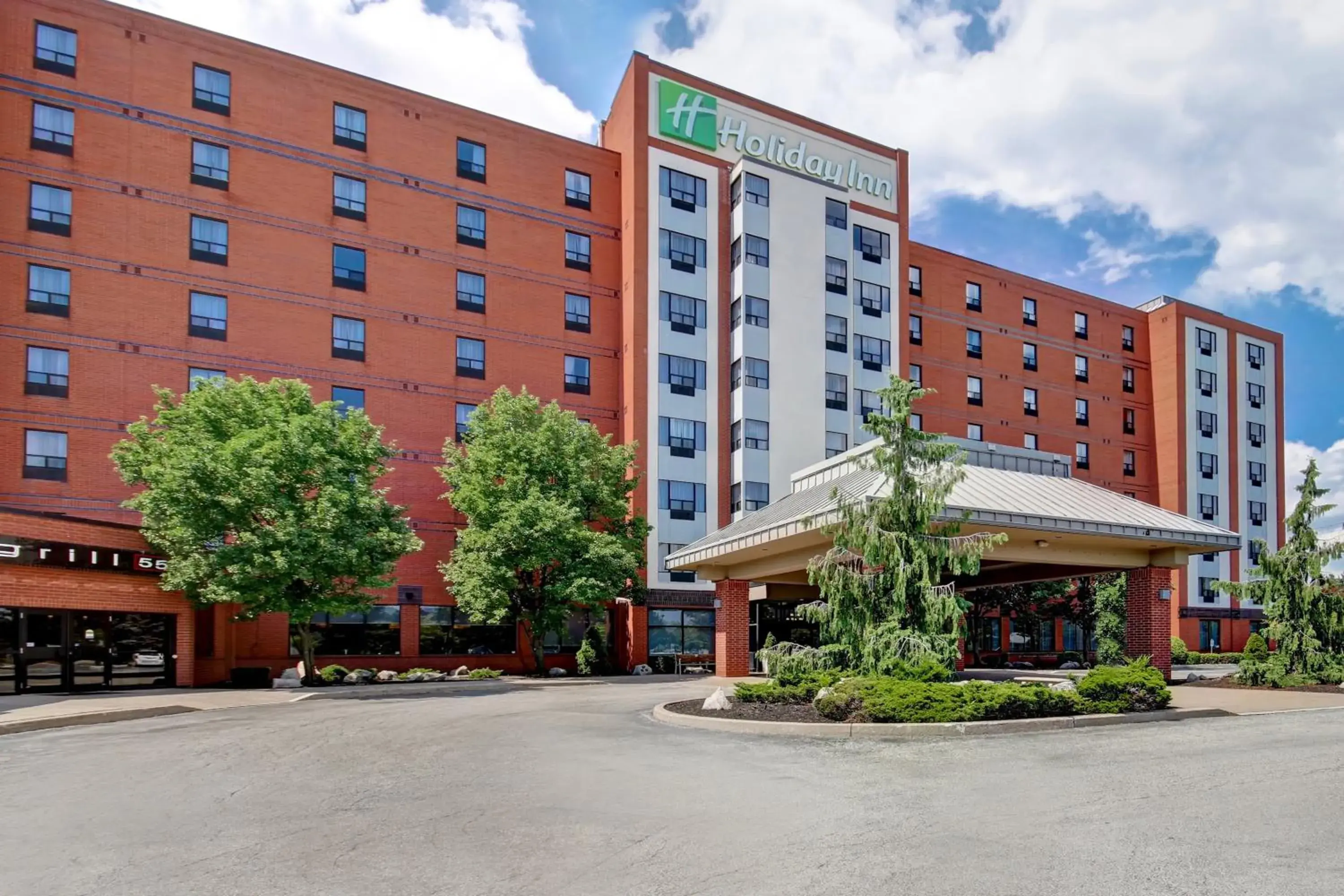 Property building in Holiday Inn Windsor - Ambassador Bridge by IHG Property building in Holiday Inn Windsor - Ambassador Bridge by IHG
