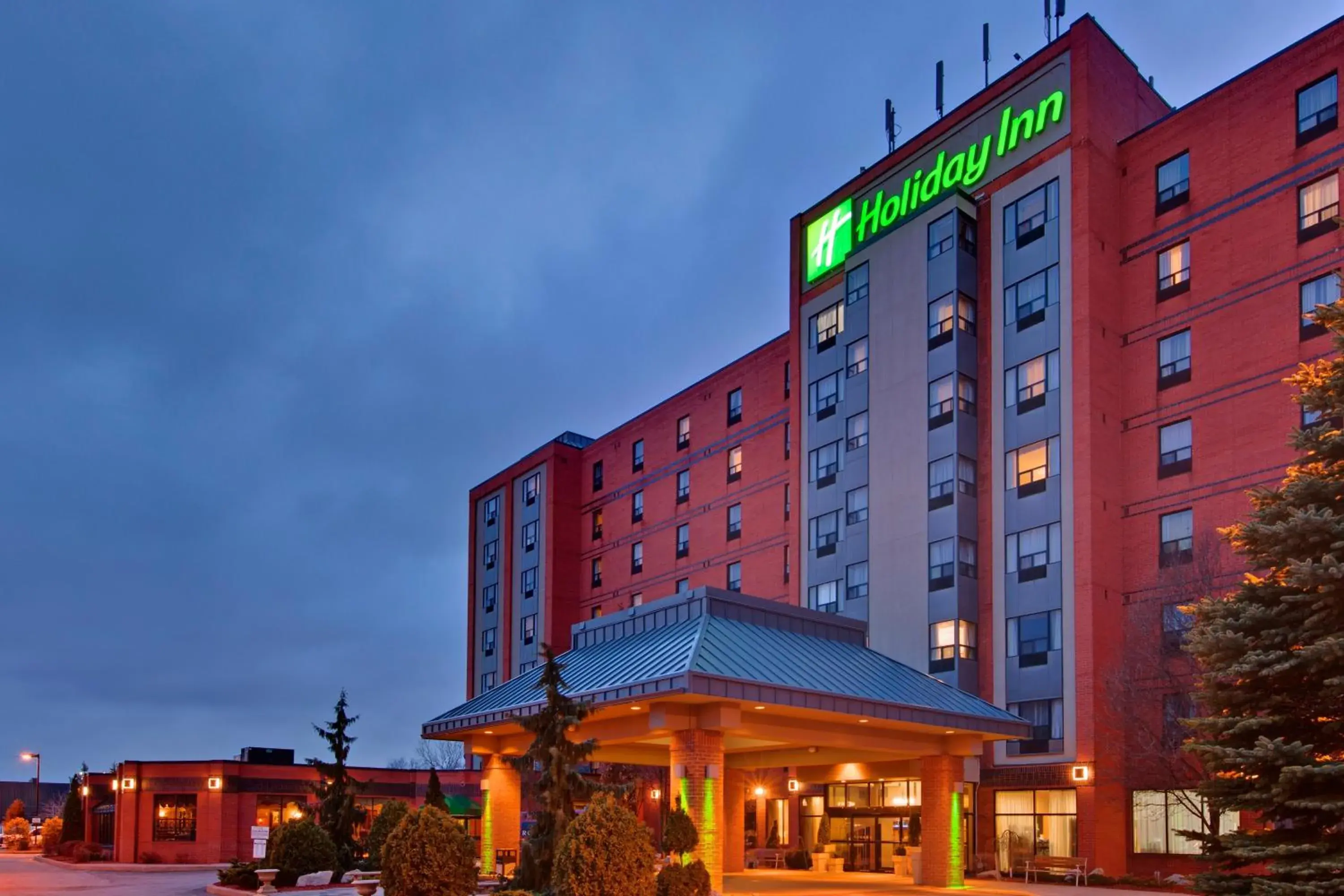 Property building in Holiday Inn Windsor - Ambassador Bridge by IHG Property building in Holiday Inn Windsor - Ambassador Bridge by IHG