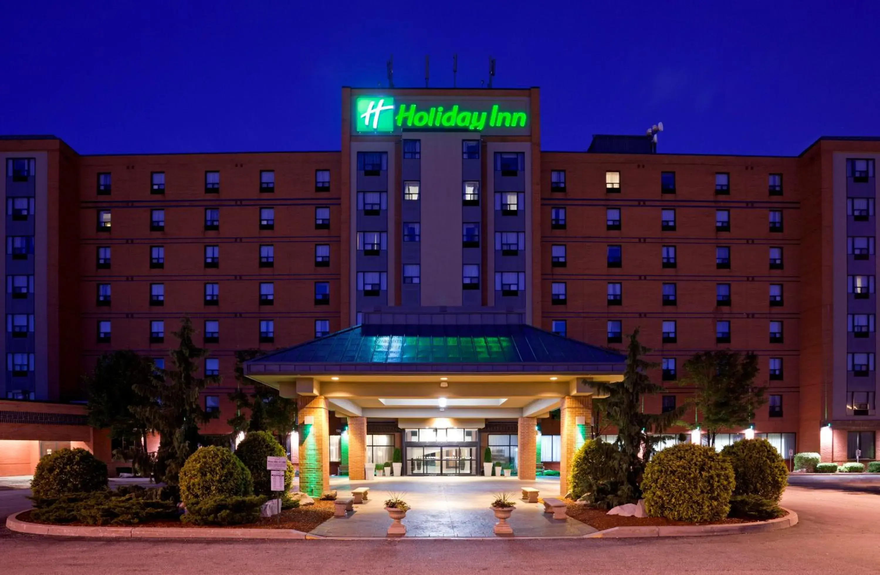 Property building in Holiday Inn Windsor - Ambassador Bridge by IHG Property building in Holiday Inn Windsor - Ambassador Bridge by IHG