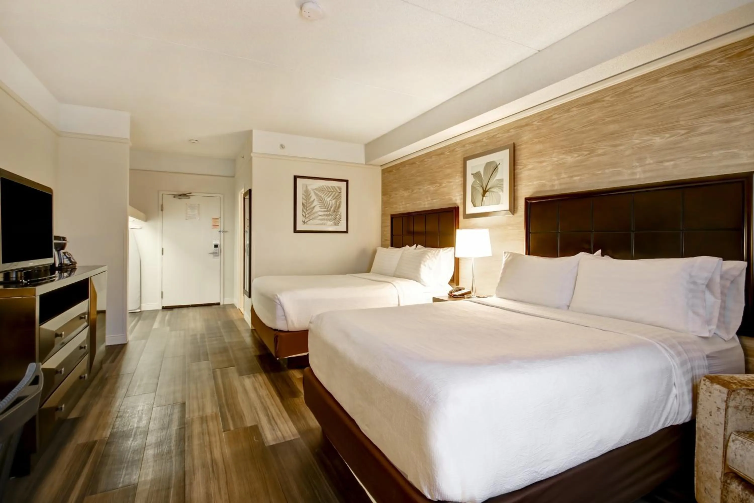 Photo of the whole room, Bed in Holiday Inn Windsor - Ambassador Bridge by IHG