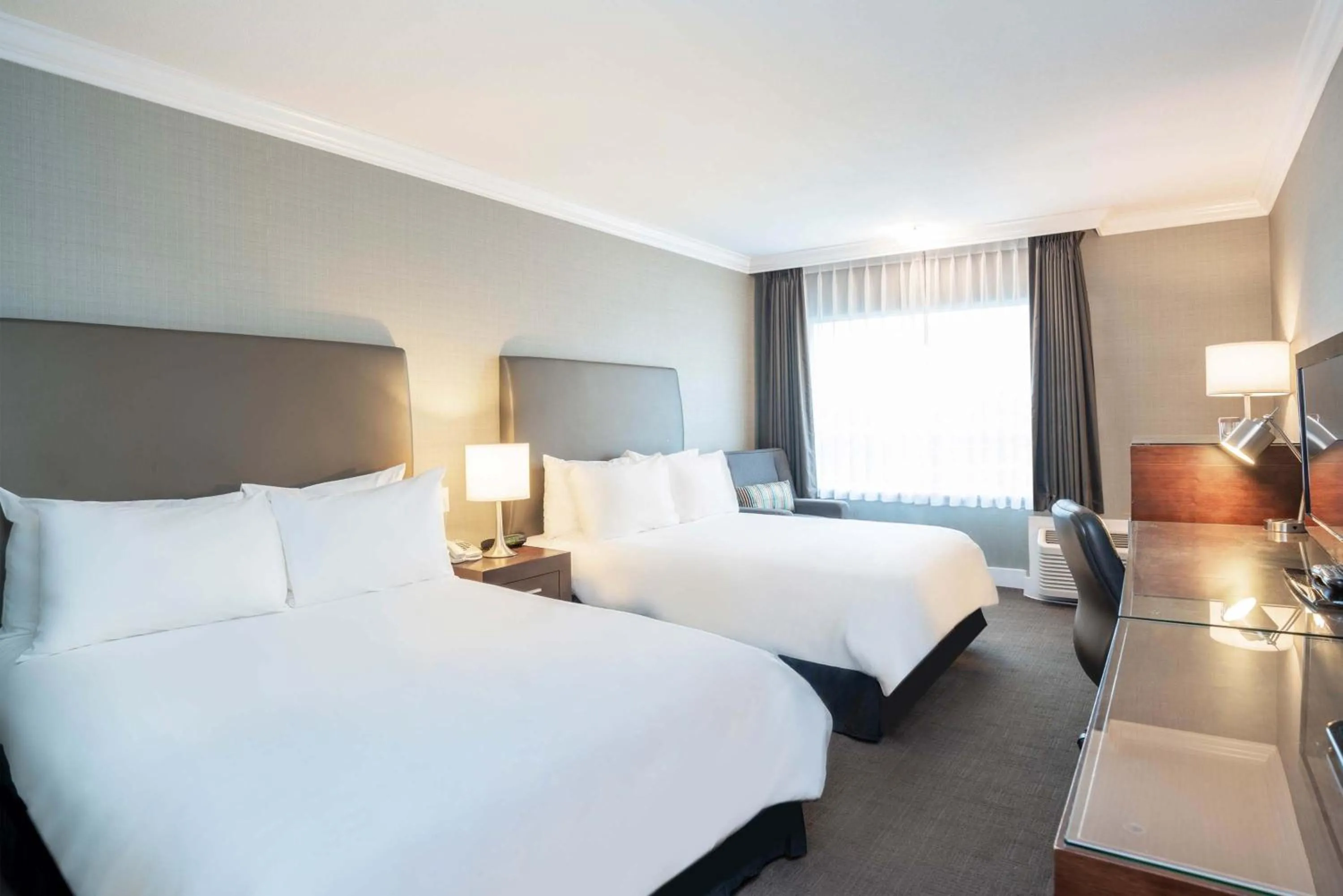 Photo of the whole room, Bed in Sandman Hotel Vancouver Airport