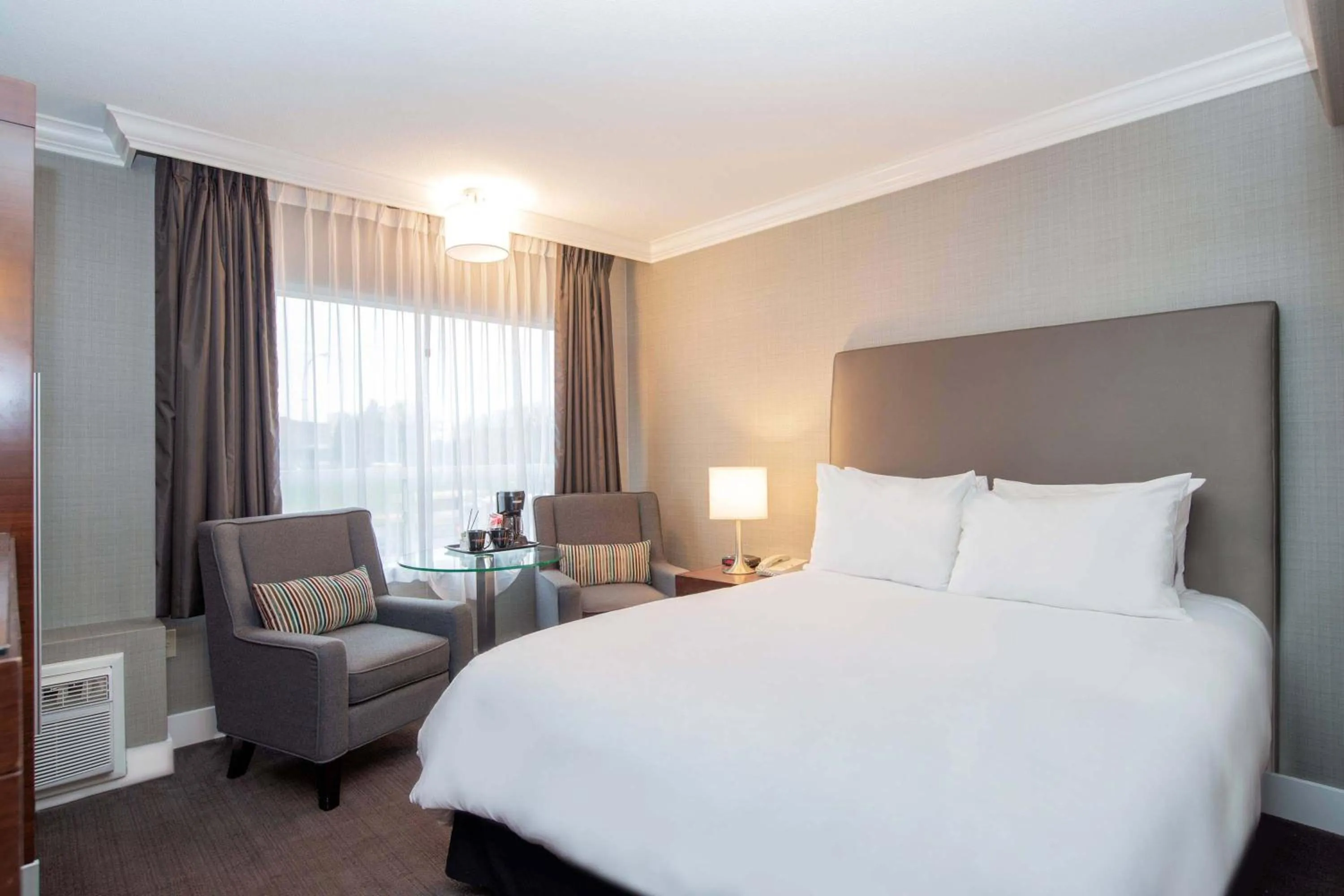 Photo of the whole room, Bed in Sandman Hotel Vancouver Airport