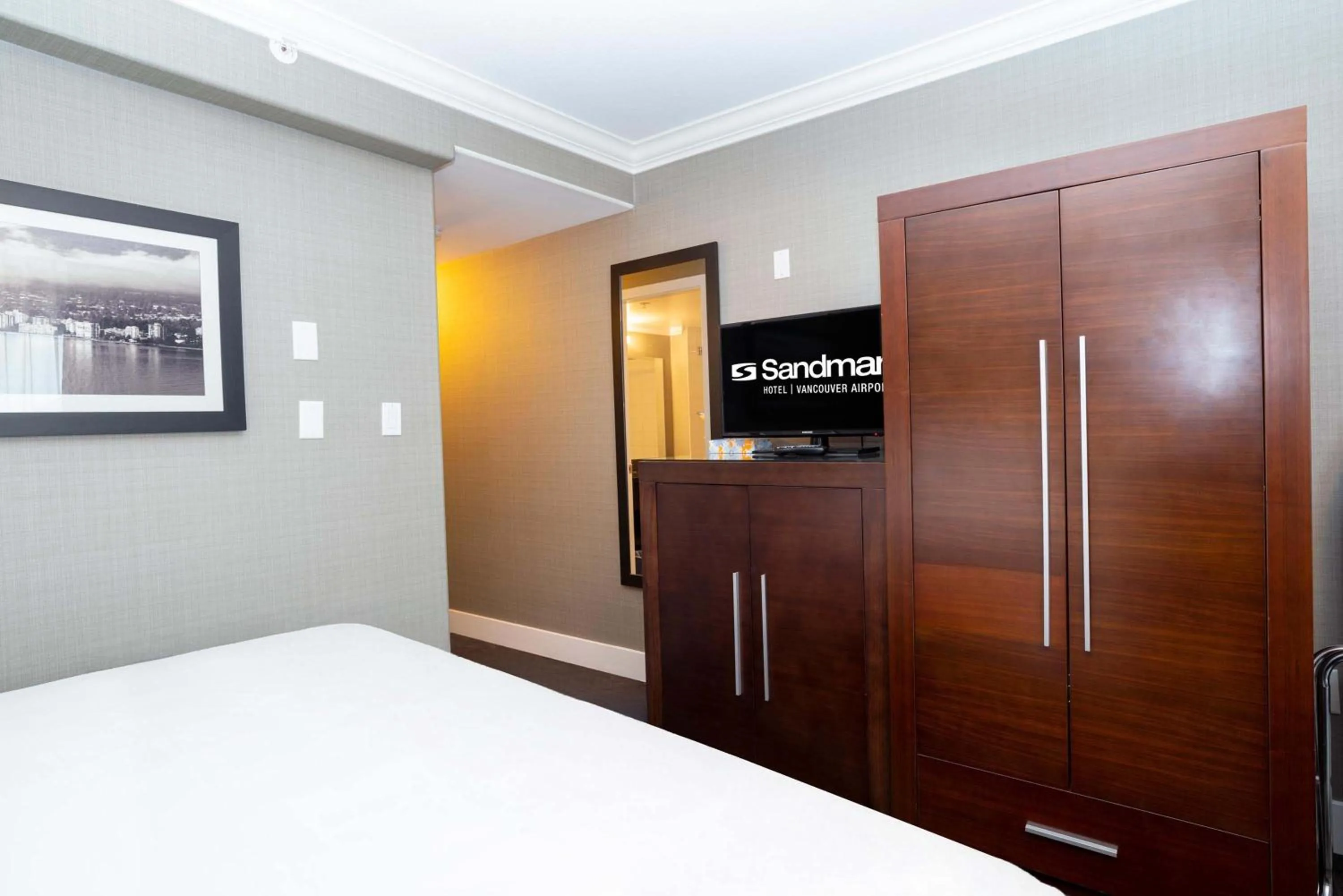 Photo of the whole room, Bed in Sandman Hotel Vancouver Airport