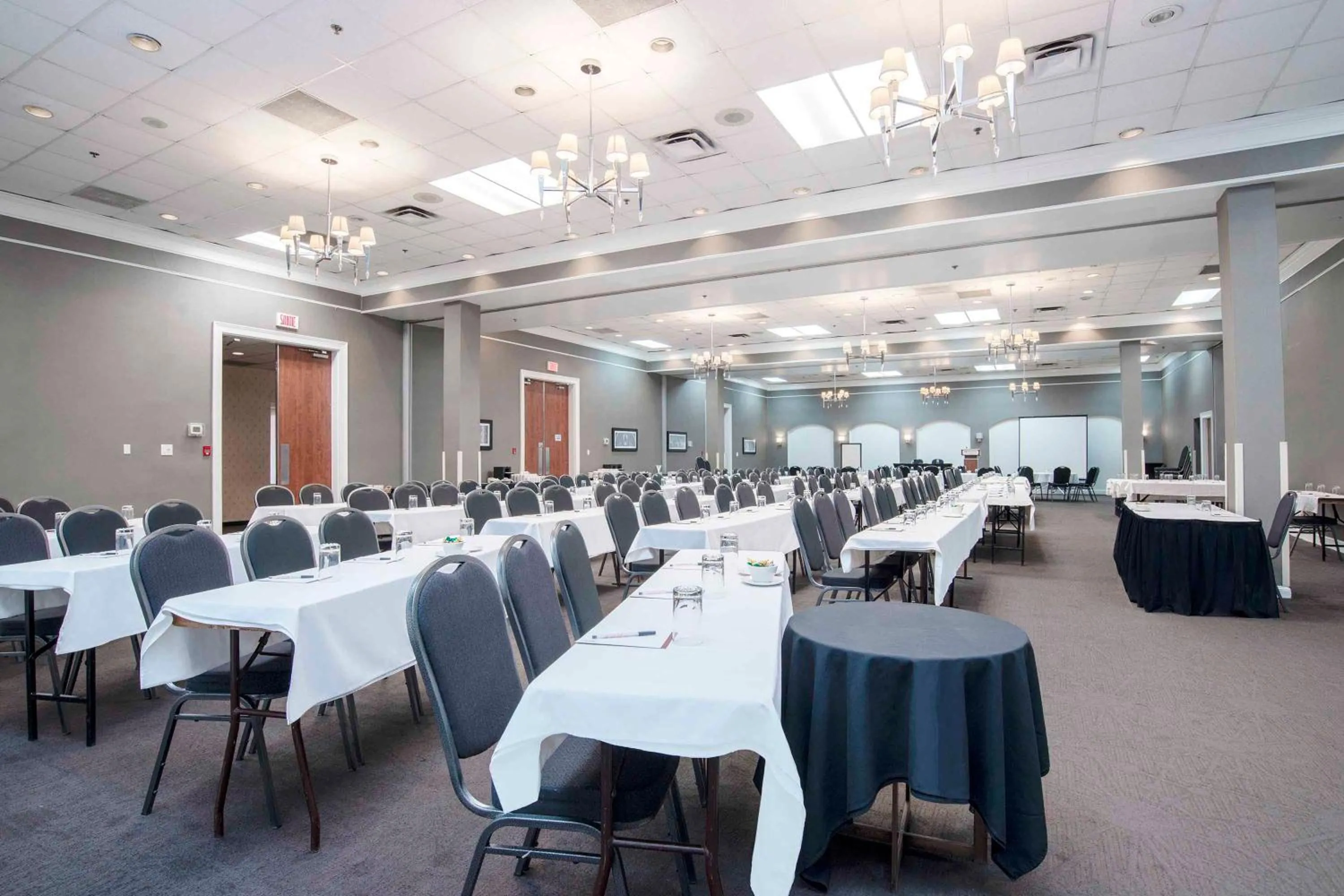 Meeting/conference room in Sandman Hotel Montreal - Longueuil