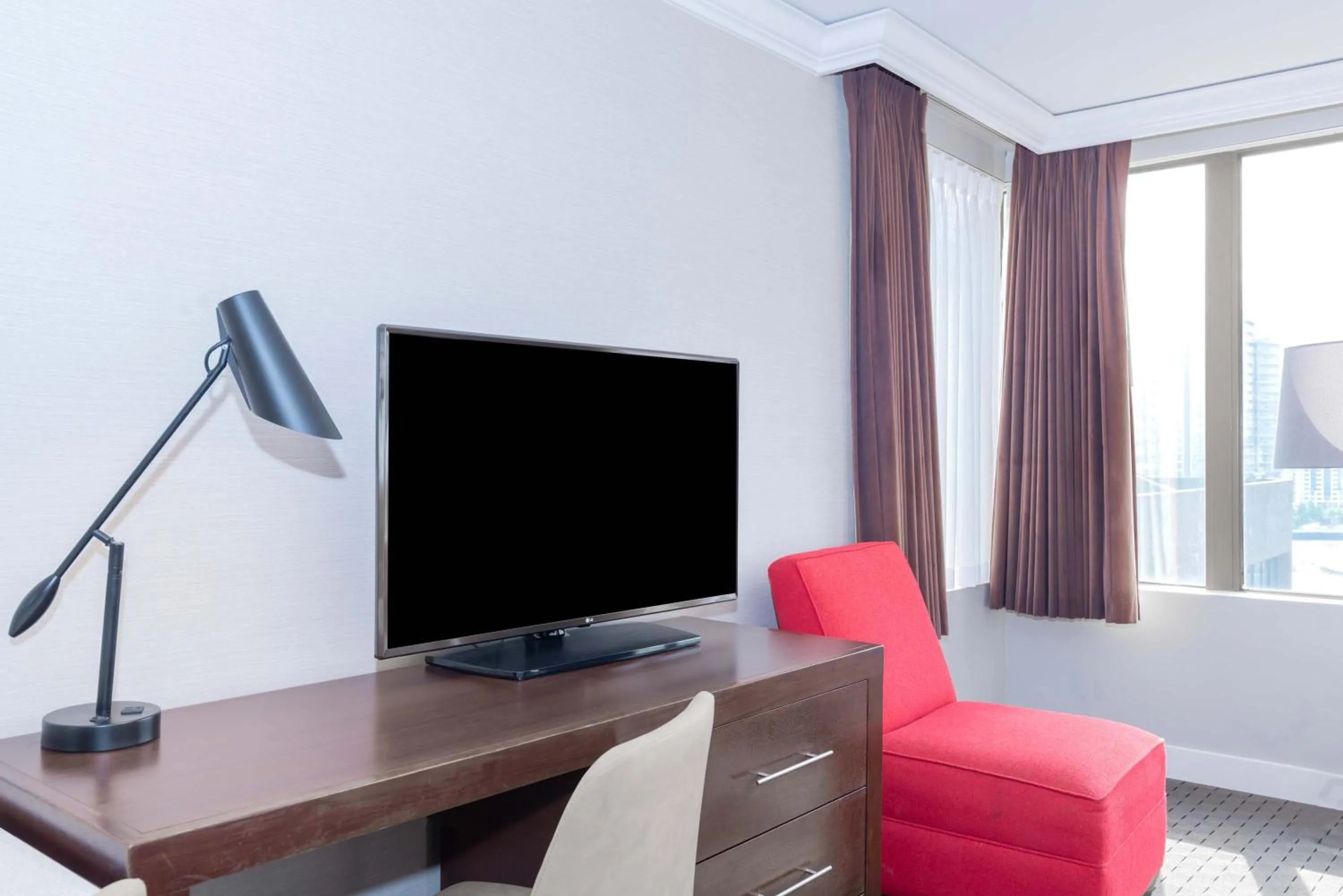 Photo of the whole room in Sandman Signature Vancouver Downtown Hotel