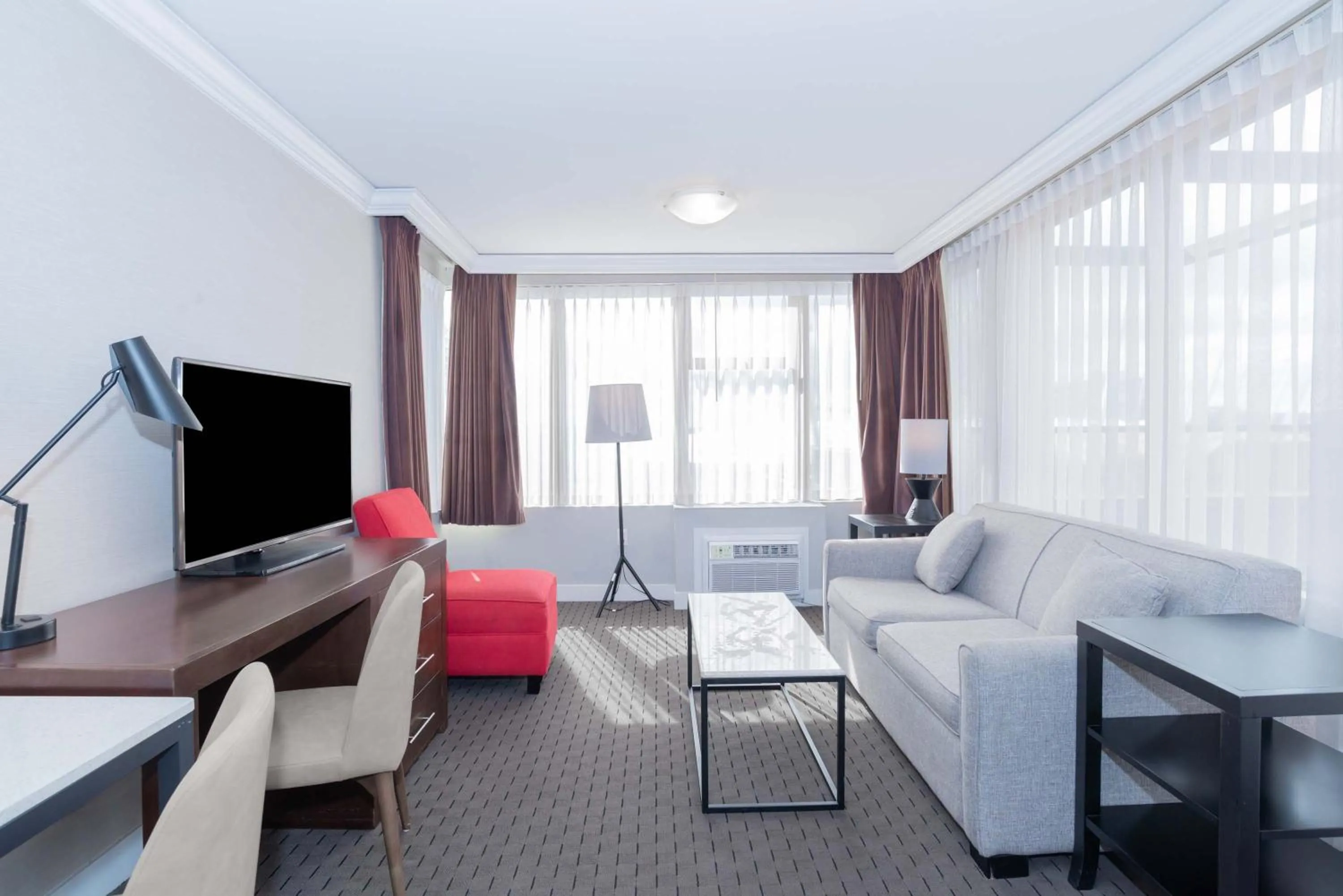 Photo of the whole room in Sandman Signature Vancouver Downtown Hotel