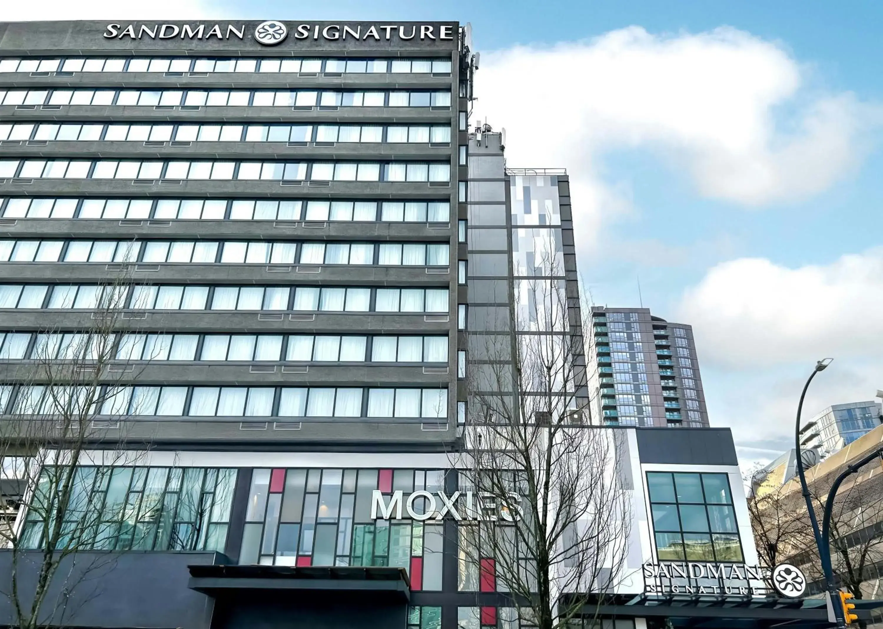 Property building in Sandman Signature Vancouver Downtown Hotel Property building in Sandman Signature Vancouver Downtown Hotel