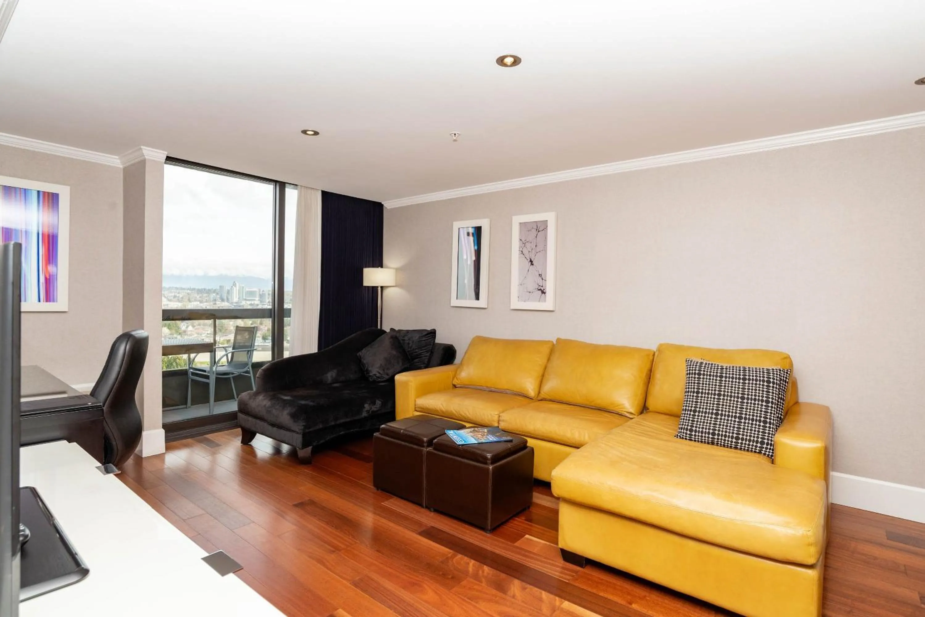 Photo of the whole room in Sandman Signature Vancouver Airport Hotel & Resort