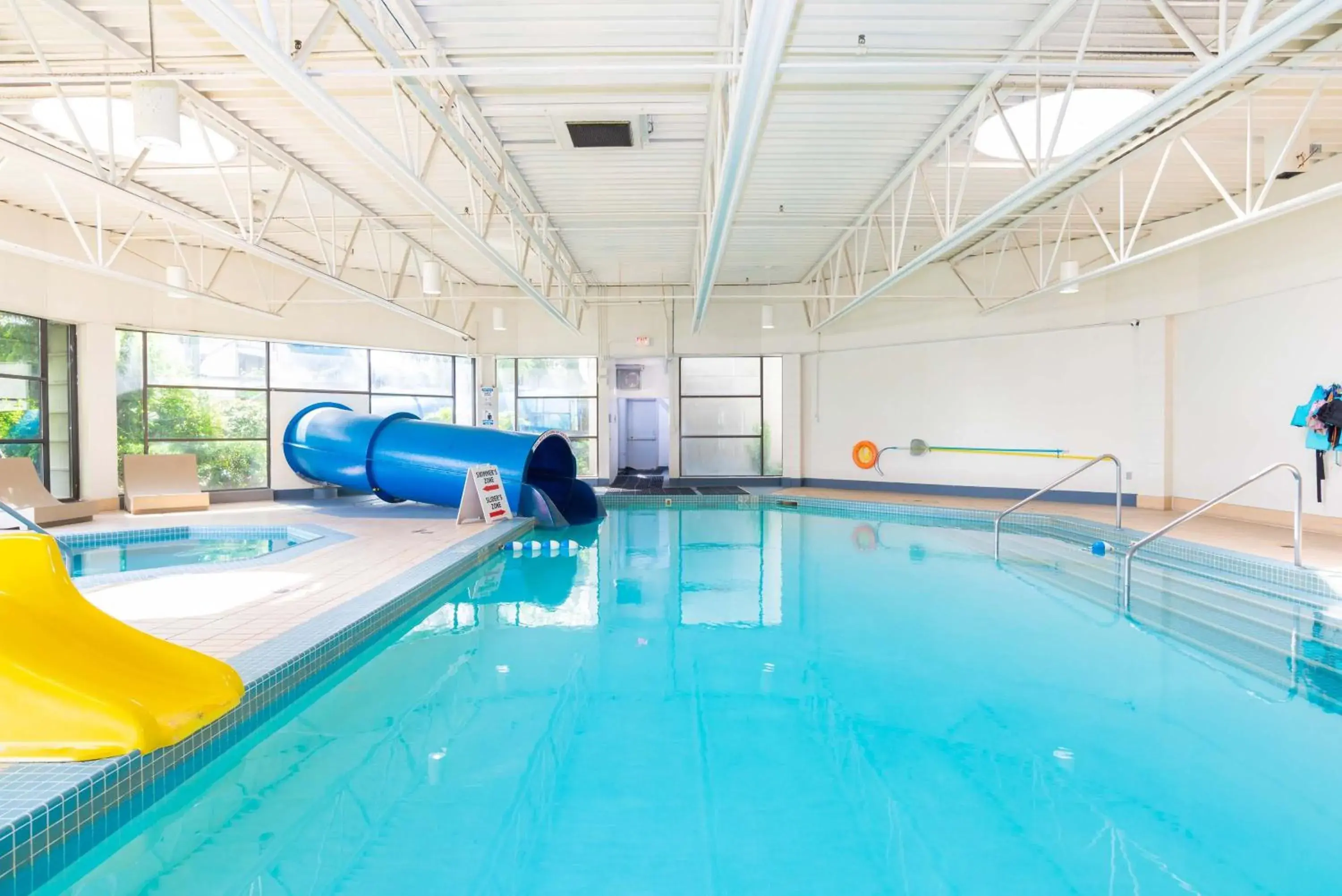 Swimming pool in Sandman Signature Vancouver Airport Hotel & Resort Swimming pool in Sandman Signature Vancouver Airport Hotel & Resort