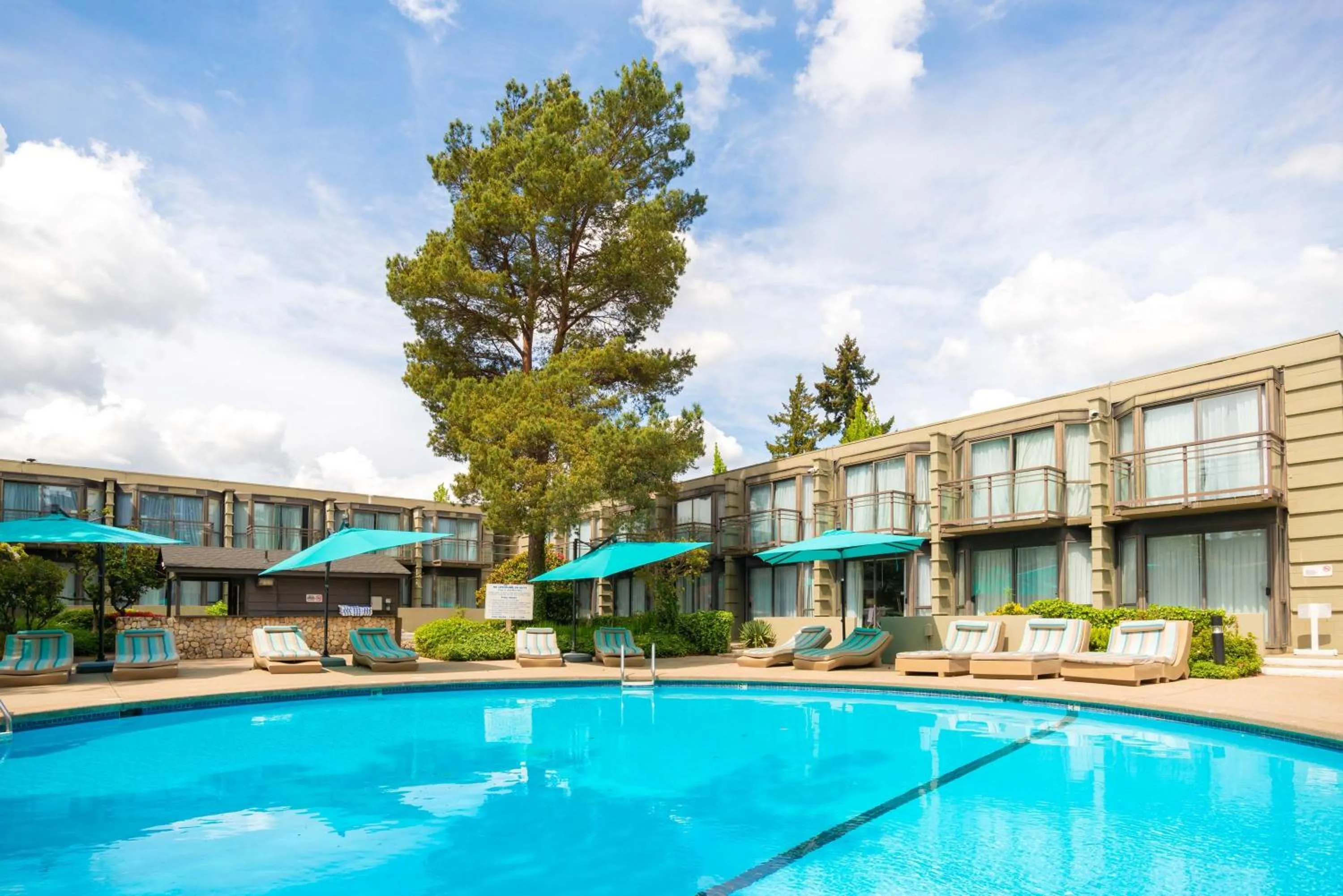 Swimming pool in Sandman Signature Vancouver Airport Hotel & Resort