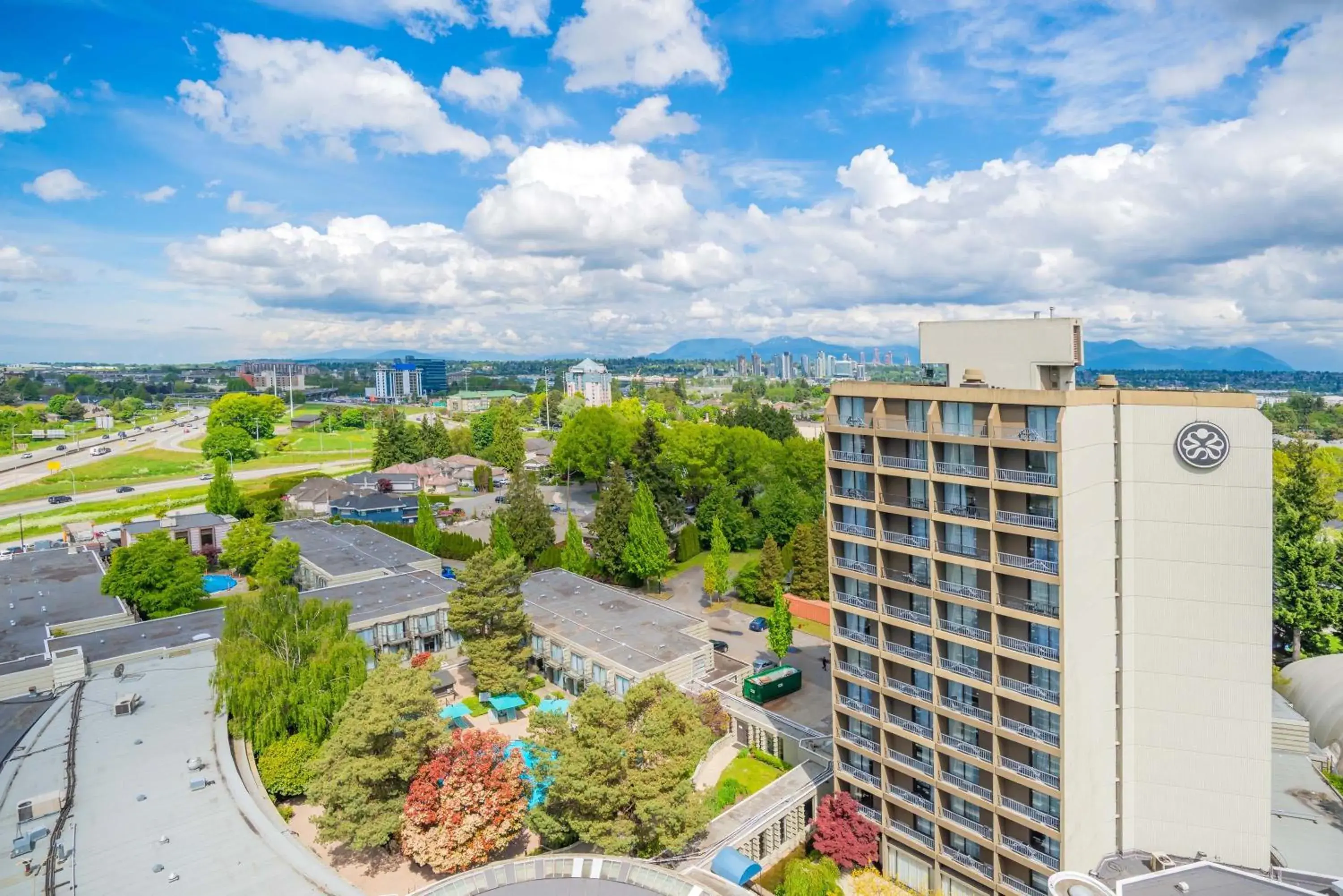 Property building in Sandman Signature Vancouver Airport Hotel & Resort Property building in Sandman Signature Vancouver Airport Hotel & Resort