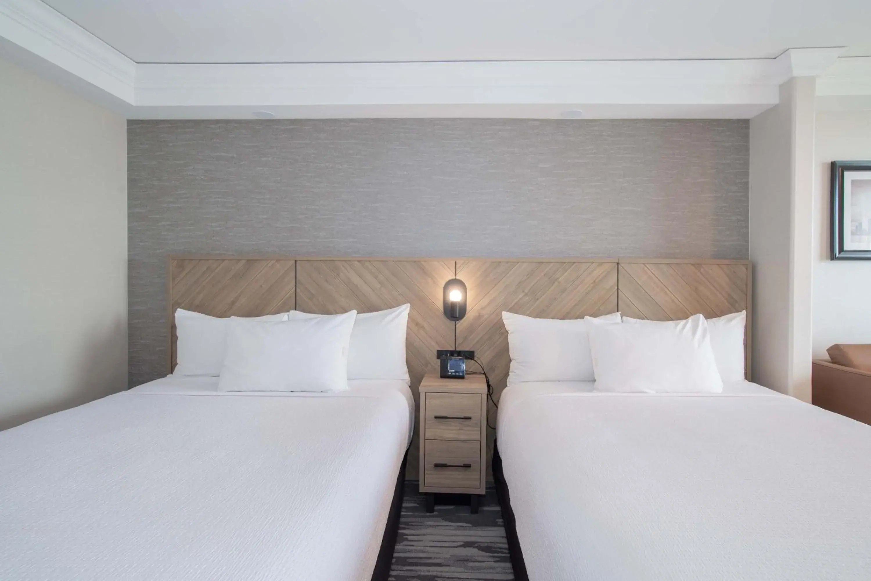 Photo of the whole room, Bed in Sandman Signature Toronto Airport Hotel Photo of the whole room, Bed in Sandman Signature Toronto Airport Hotel