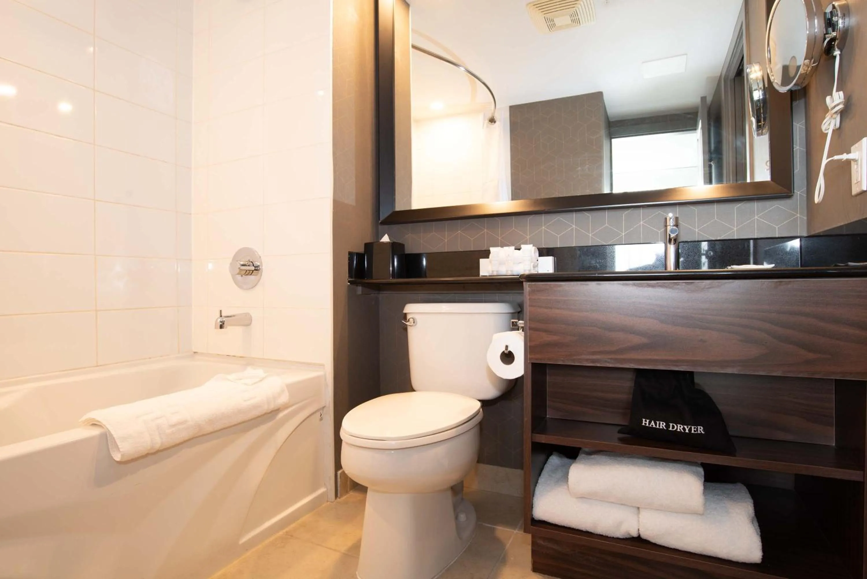 Bathroom in Sandman Signature Toronto Airport Hotel