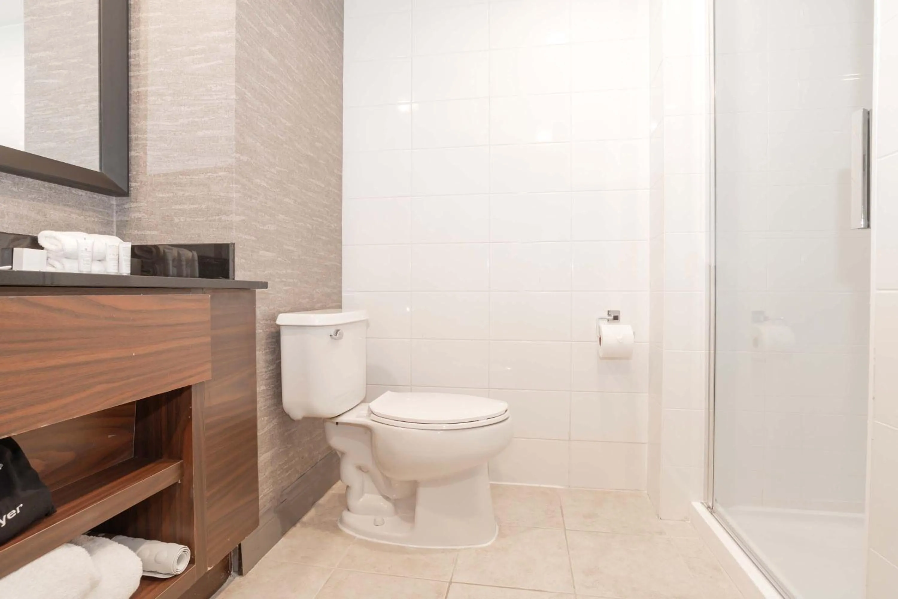 Bathroom in Sandman Signature Toronto Airport Hotel