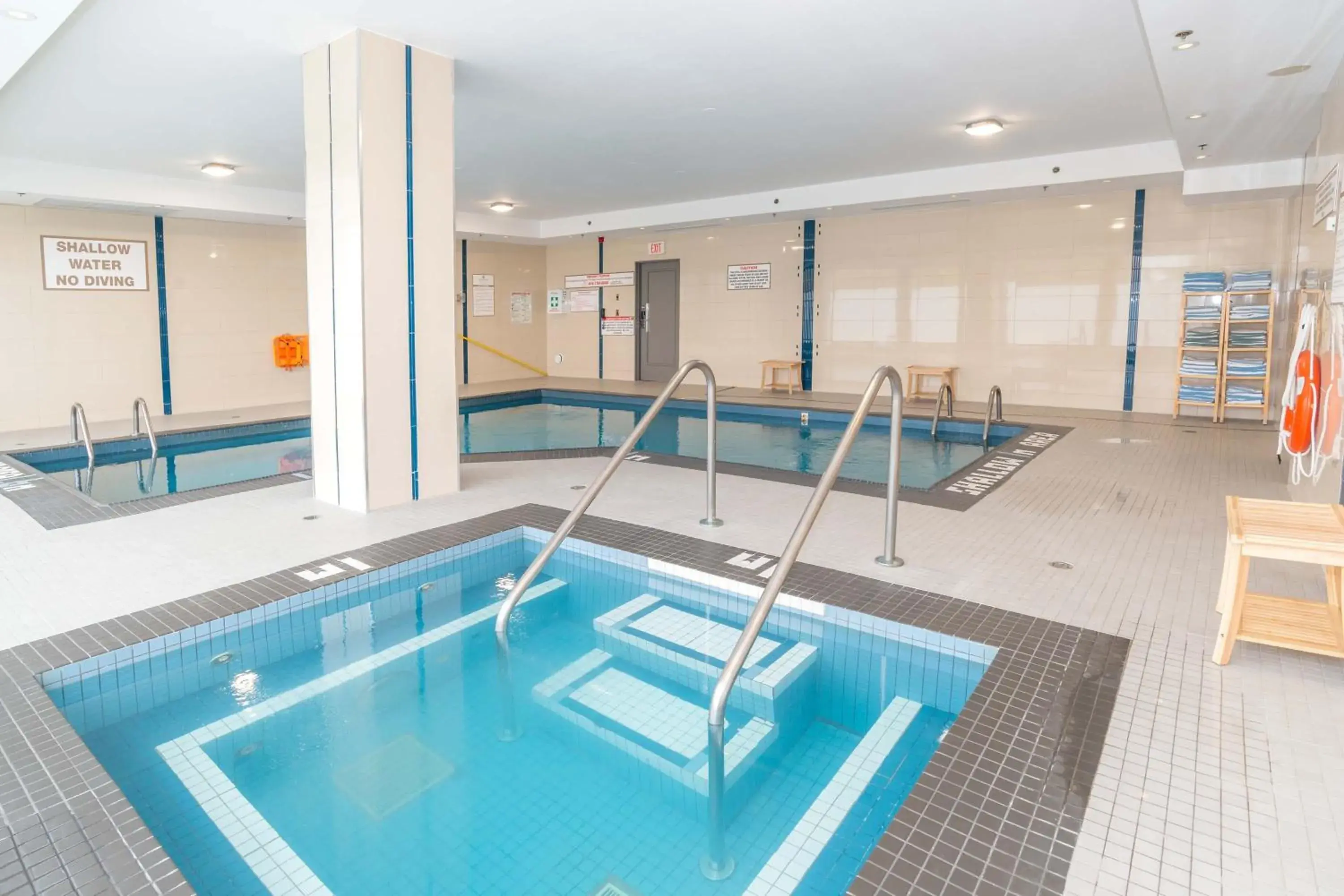 Swimming pool in Sandman Signature Toronto Airport Hotel Swimming pool in Sandman Signature Toronto Airport Hotel