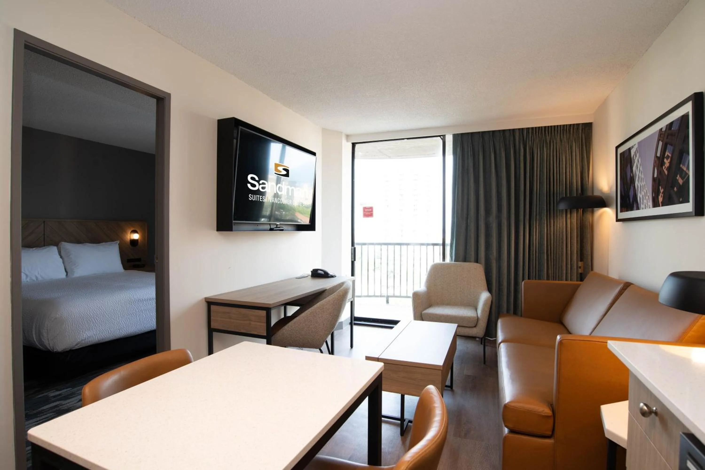 Property building in Sandman Suites Vancouver on Davie